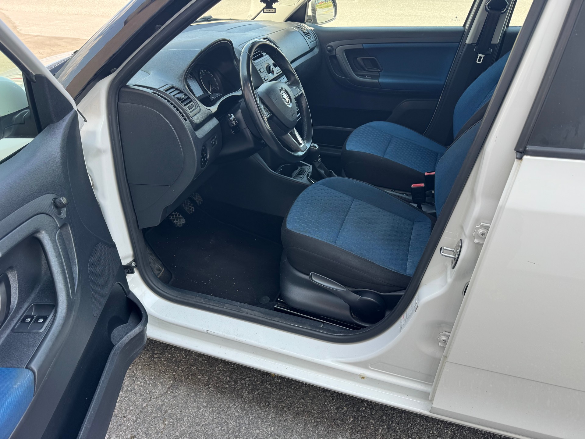 SKODA Fabia 1.2 TSI Ambition Plus-image-8