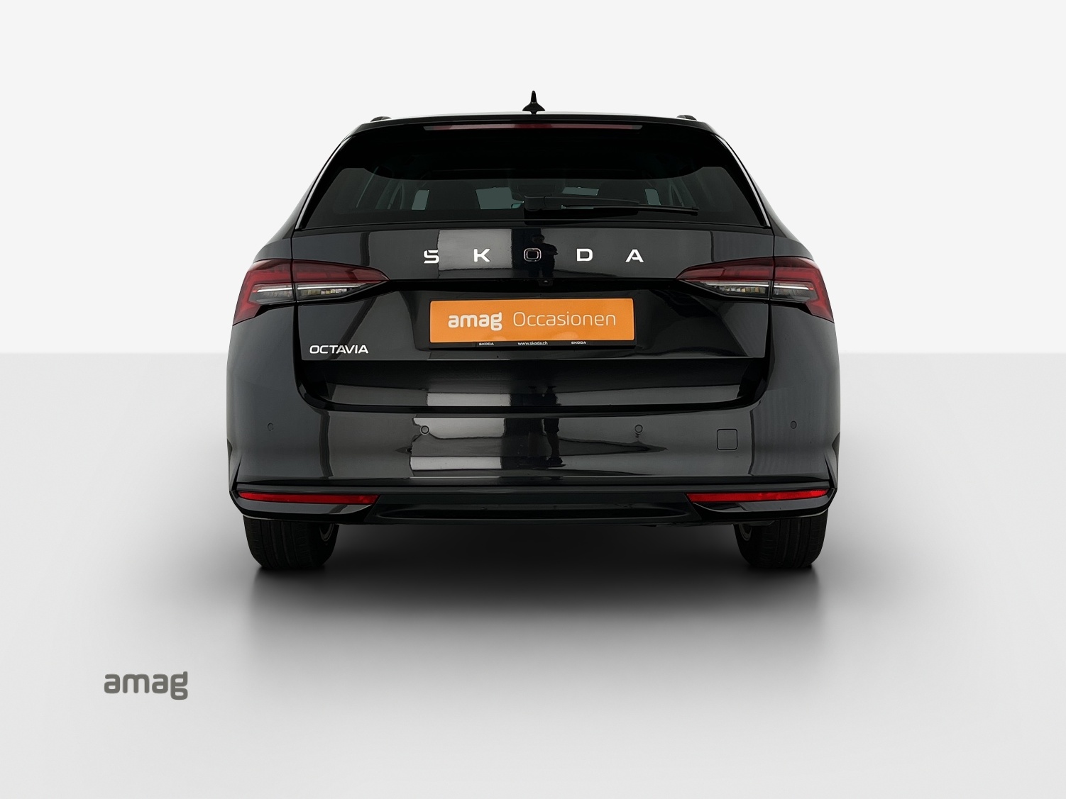 SKODA Octavia Combi 2.0 TDI DSG Selection-showroom-element-3