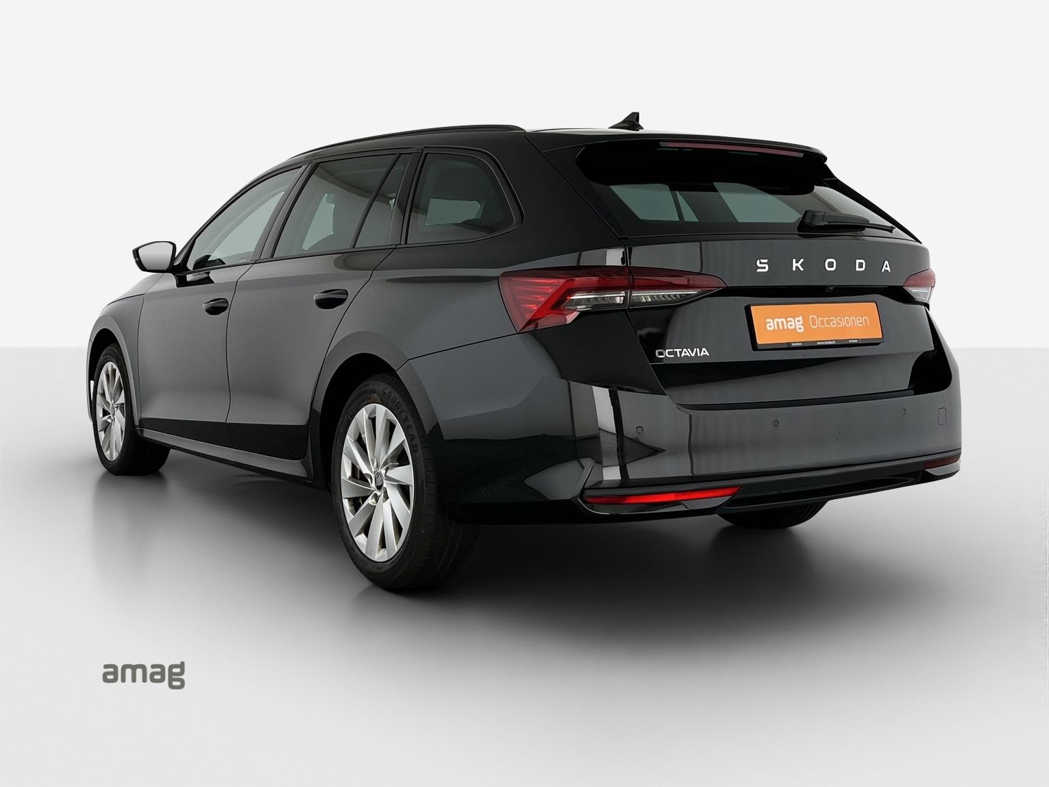 SKODA Octavia Combi 2.0 TDI DSG Selection-image-2