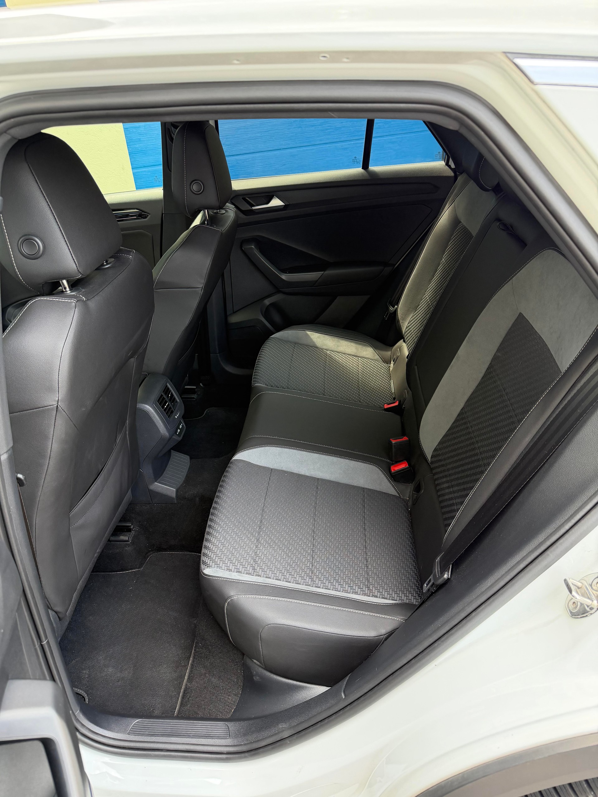 VW 2.0 TSI R DSG 4motion-image-5