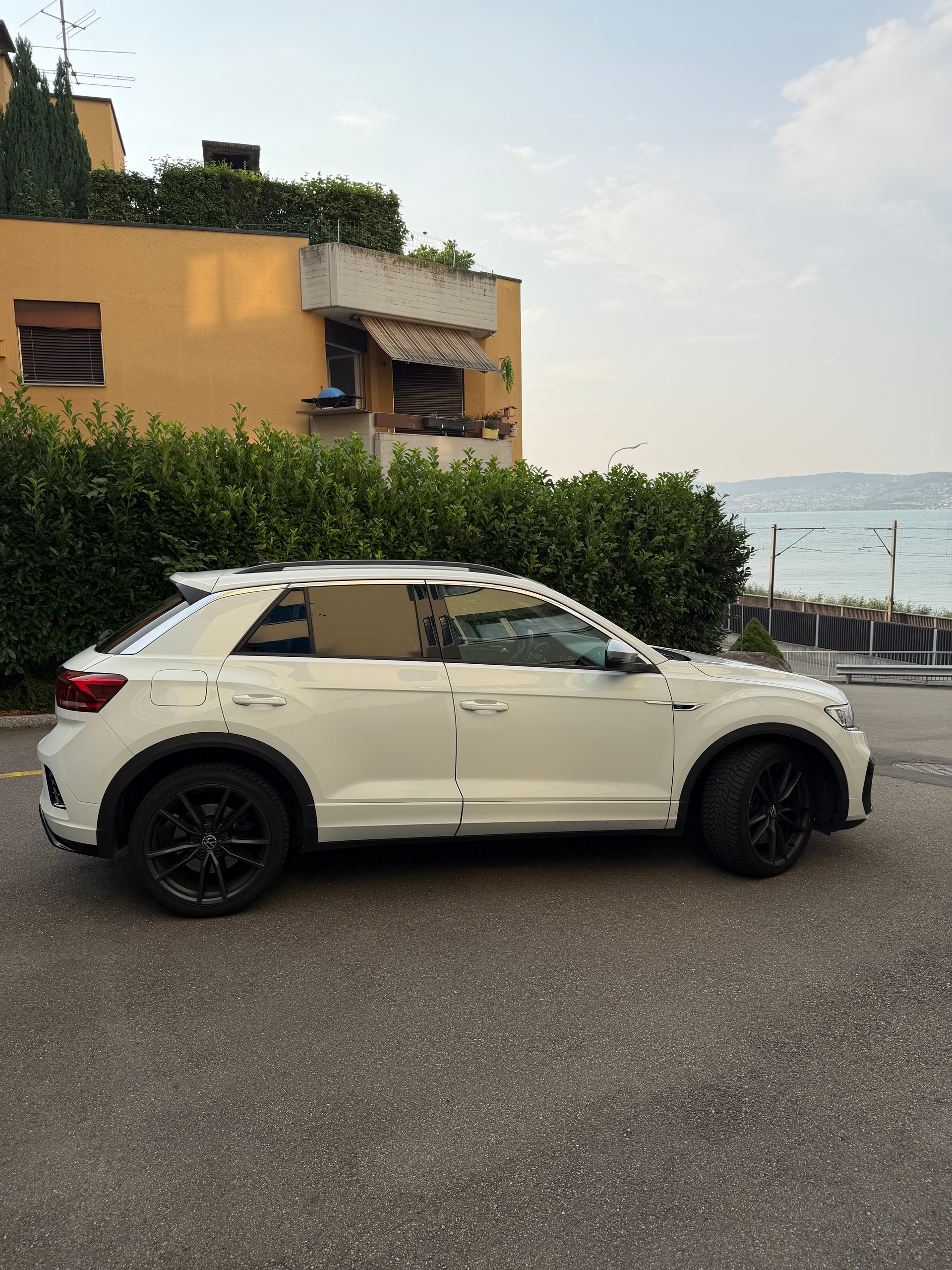 VW 2.0 TSI R DSG 4motion-image-1