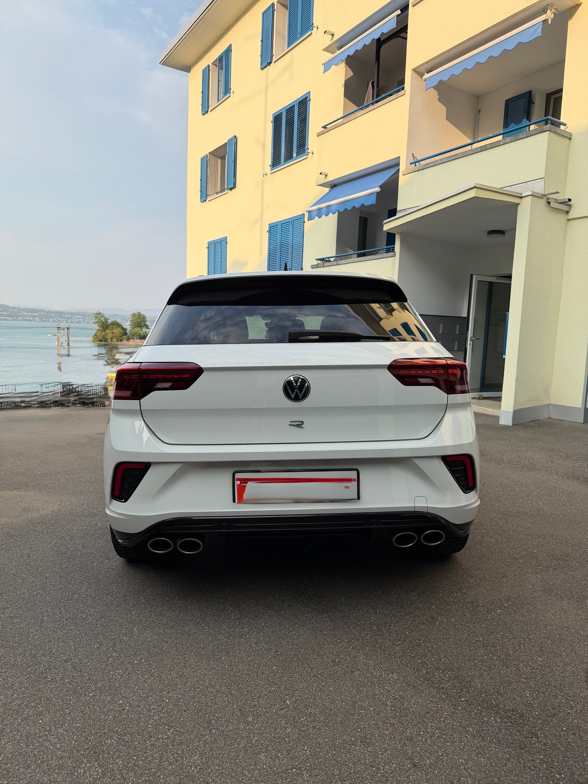 VW 2.0 TSI R DSG 4motion-image-2