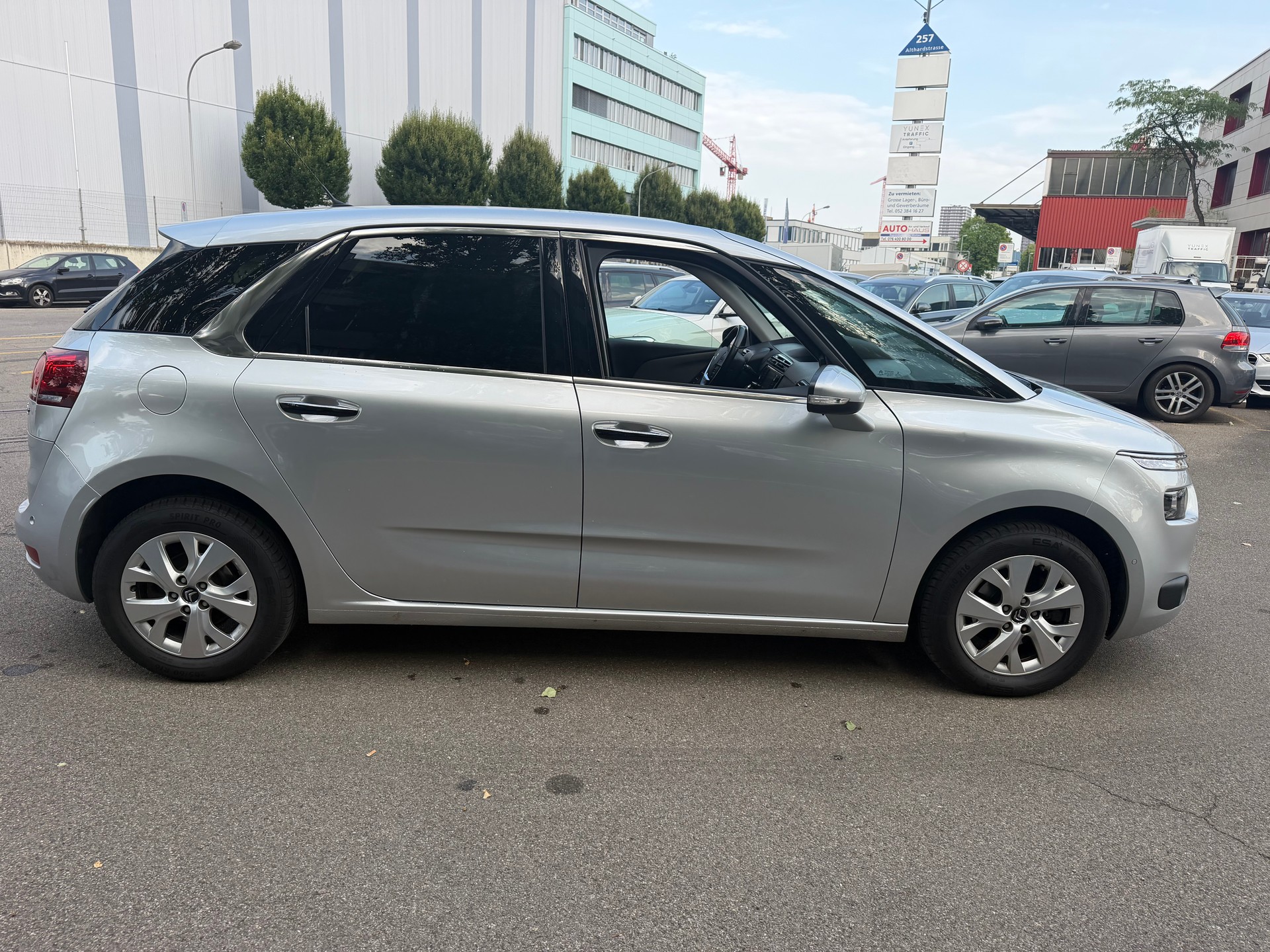 CITROEN Grand C4 Picasso 1.2 Pure Tech Live-image-3