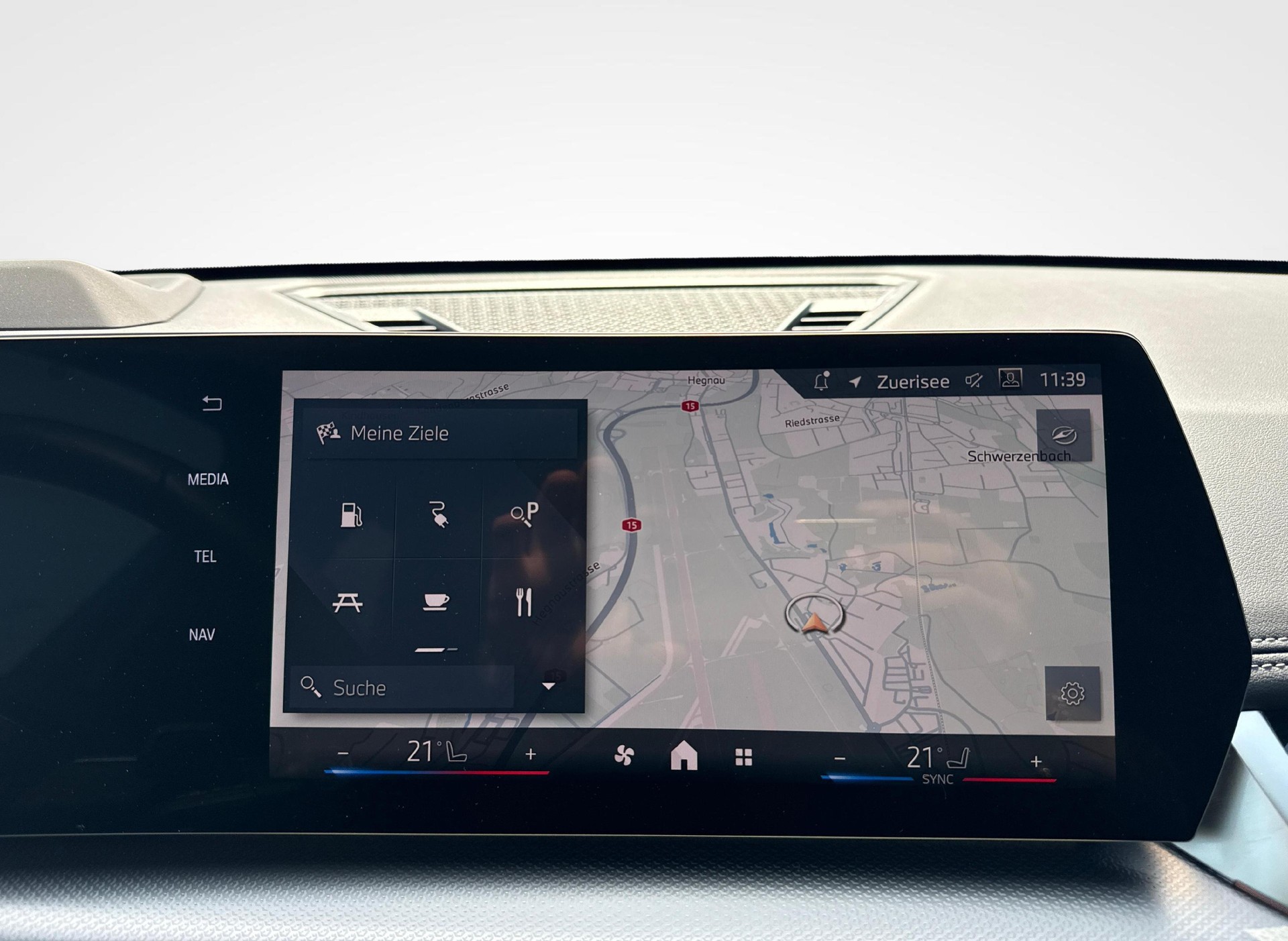 BMW X1 30e xDrive-image-15