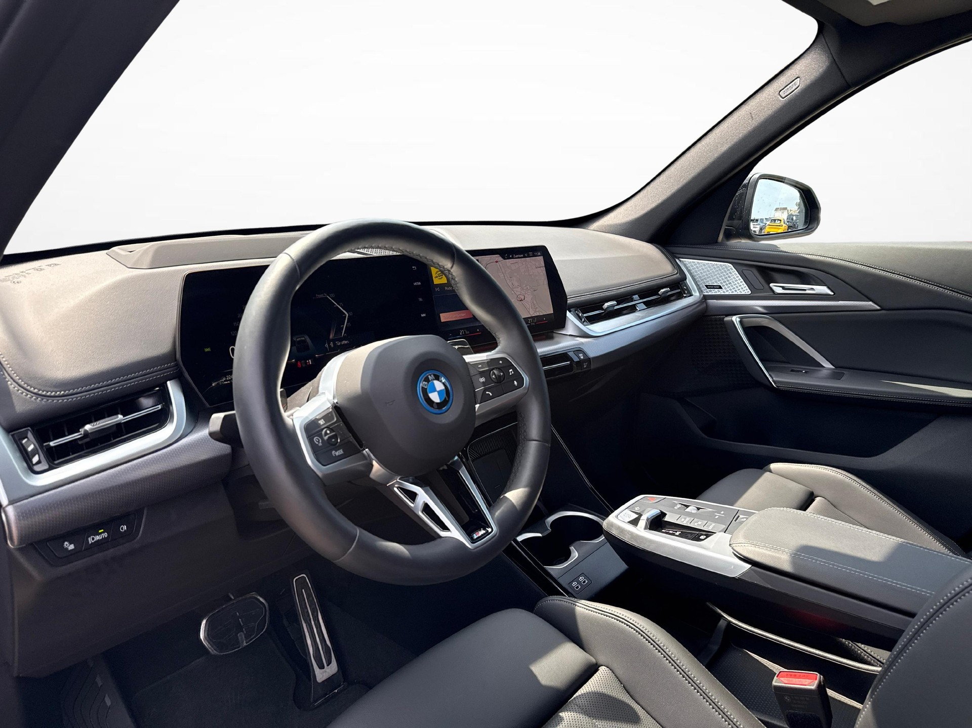 BMW X1 30e xDrive paddles-image-12