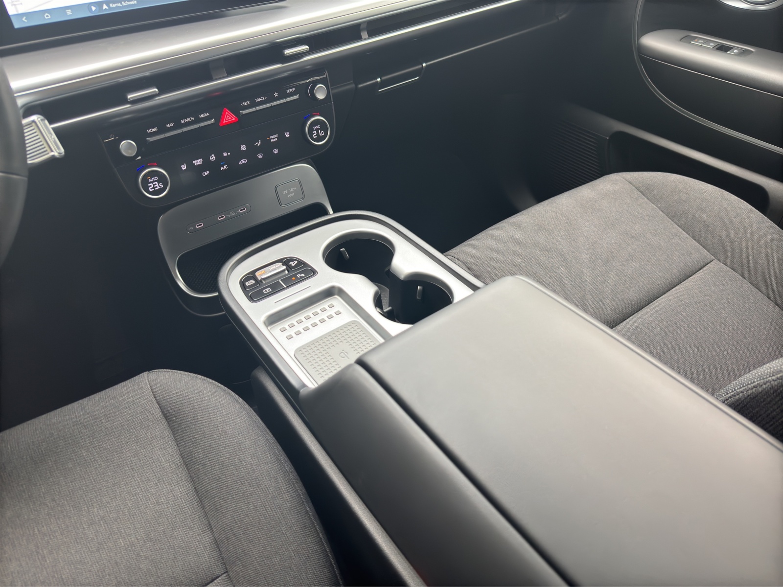 HYUNDAI Ioniq 9 110kWh Amplia 4WD-image-9