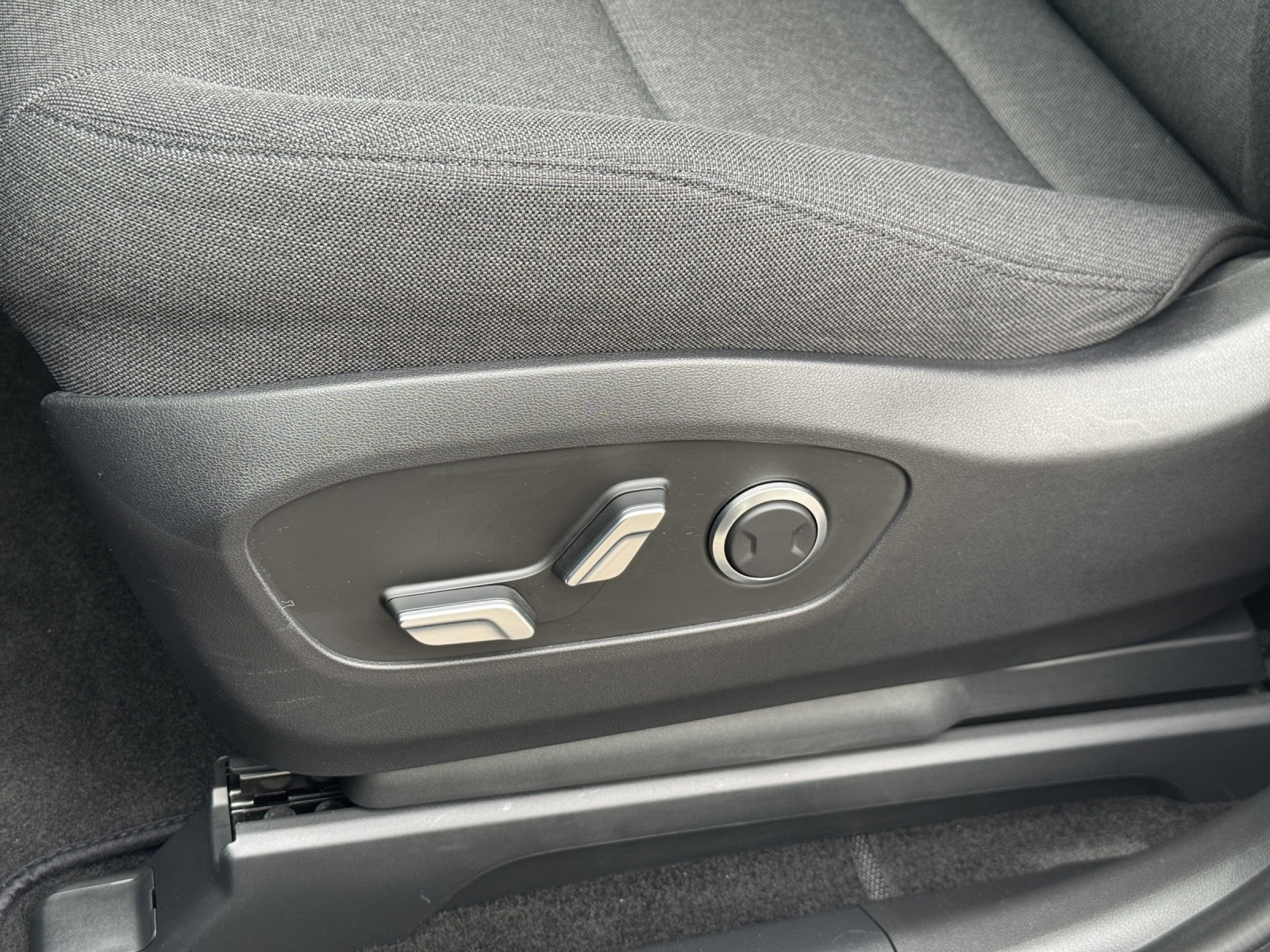 HYUNDAI Ioniq 9 110kWh Amplia 4WD-image-5