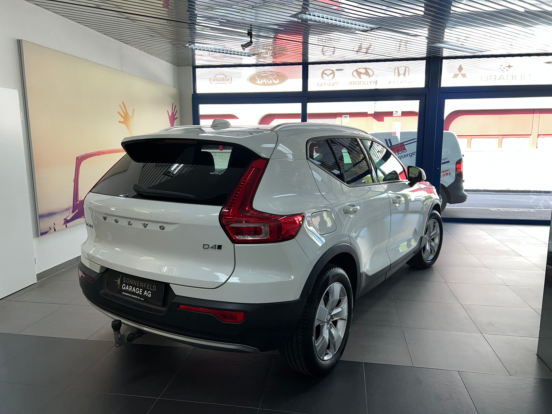 VOLVO XC40 D4 AWD Momentum Geartronic-image-3