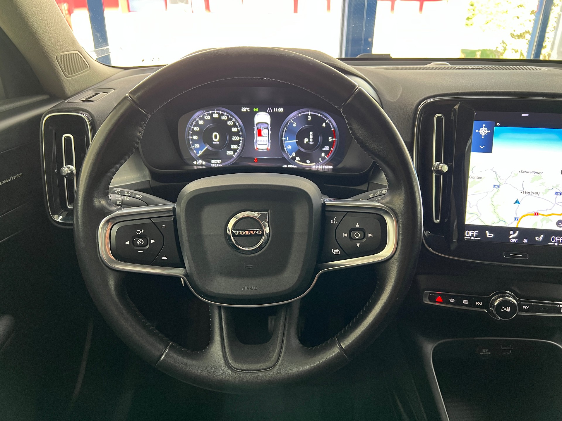 VOLVO XC40 D4 AWD Momentum Geartronic-image-8