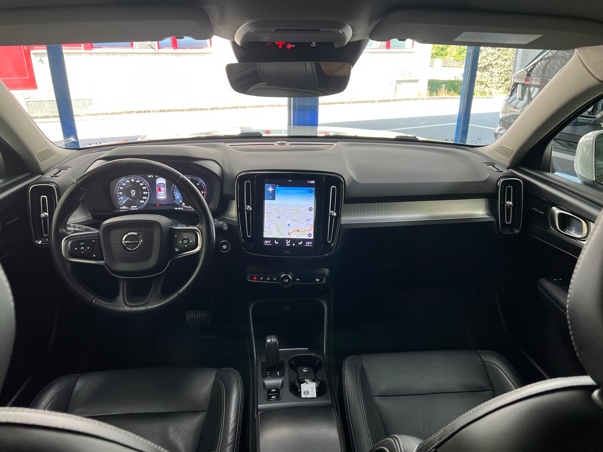 VOLVO XC40 D4 AWD Momentum Geartronic-image-6