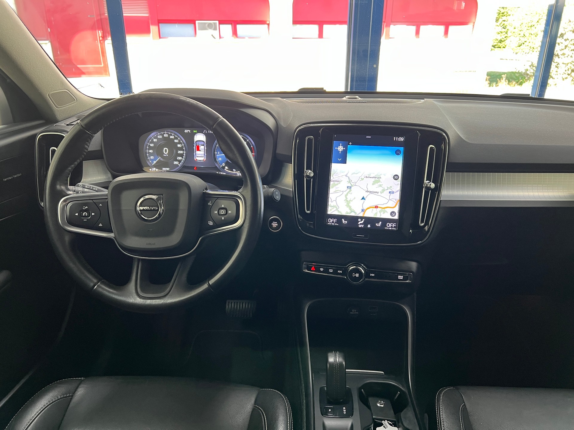 VOLVO XC40 D4 AWD Momentum Geartronic-image-7