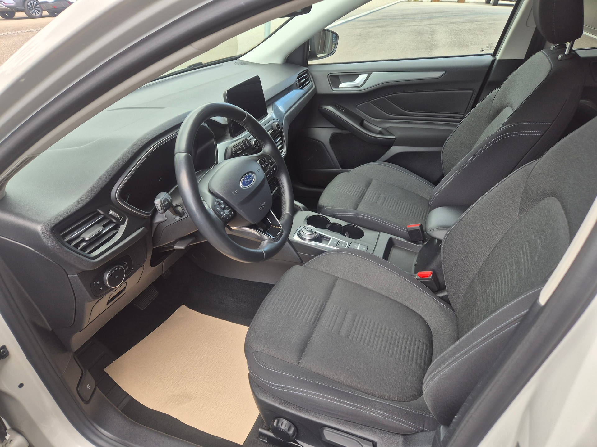 FORD Focus 1.5 TDCi Active Automatic-image-9