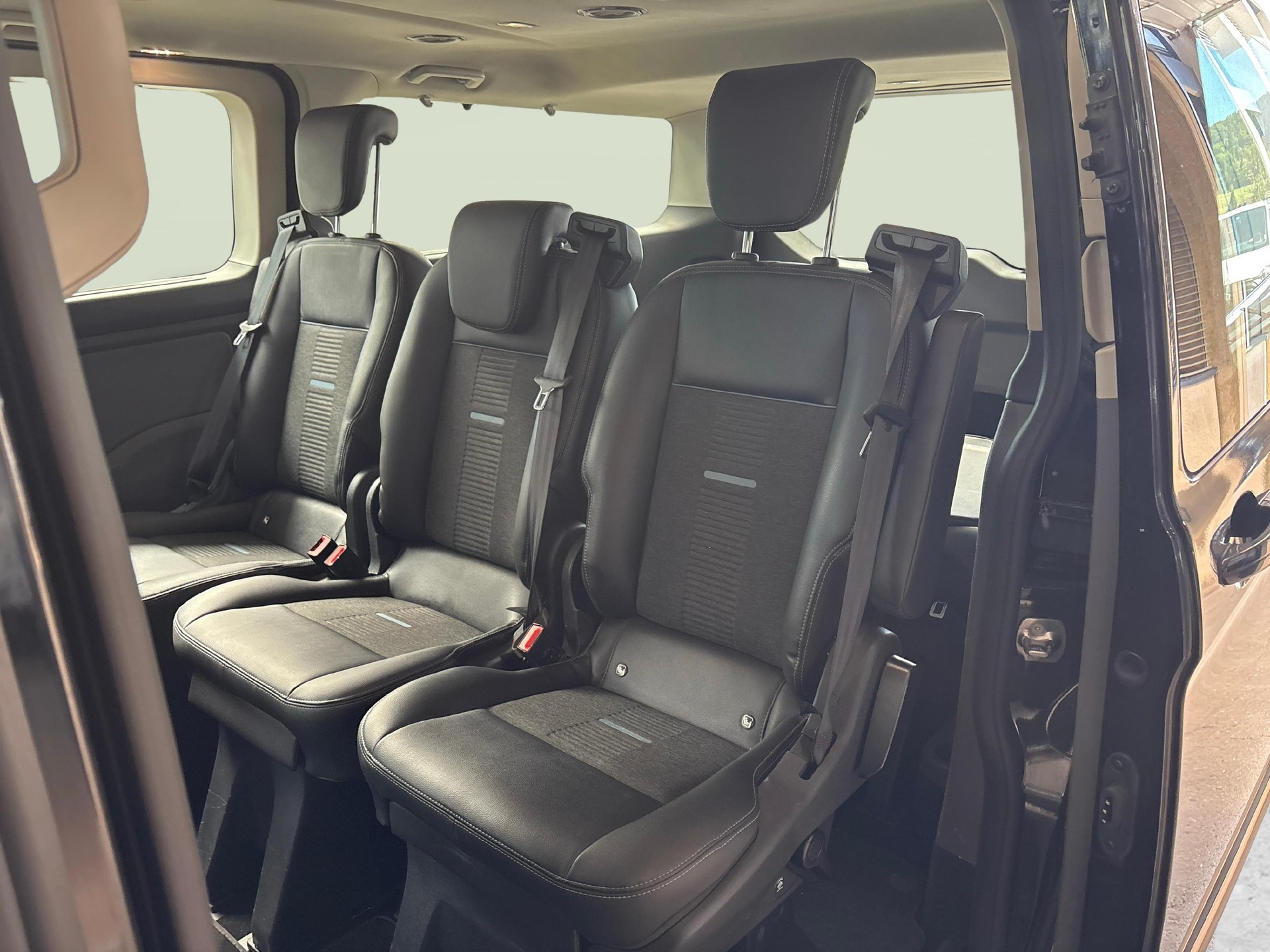 FORD Tourneo C Bus 320 L2 2.0 TDCi 170 Active-image-10