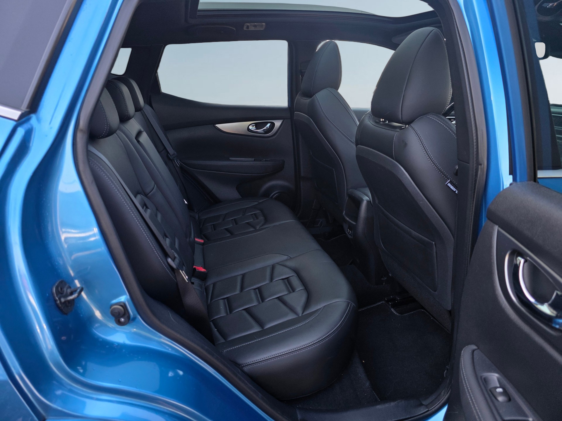 NISSAN Qashqai 1.3 DIG-T MHEV Visia * Vollausstattung * Anhängerkupplung * Panoramadach *-image-26