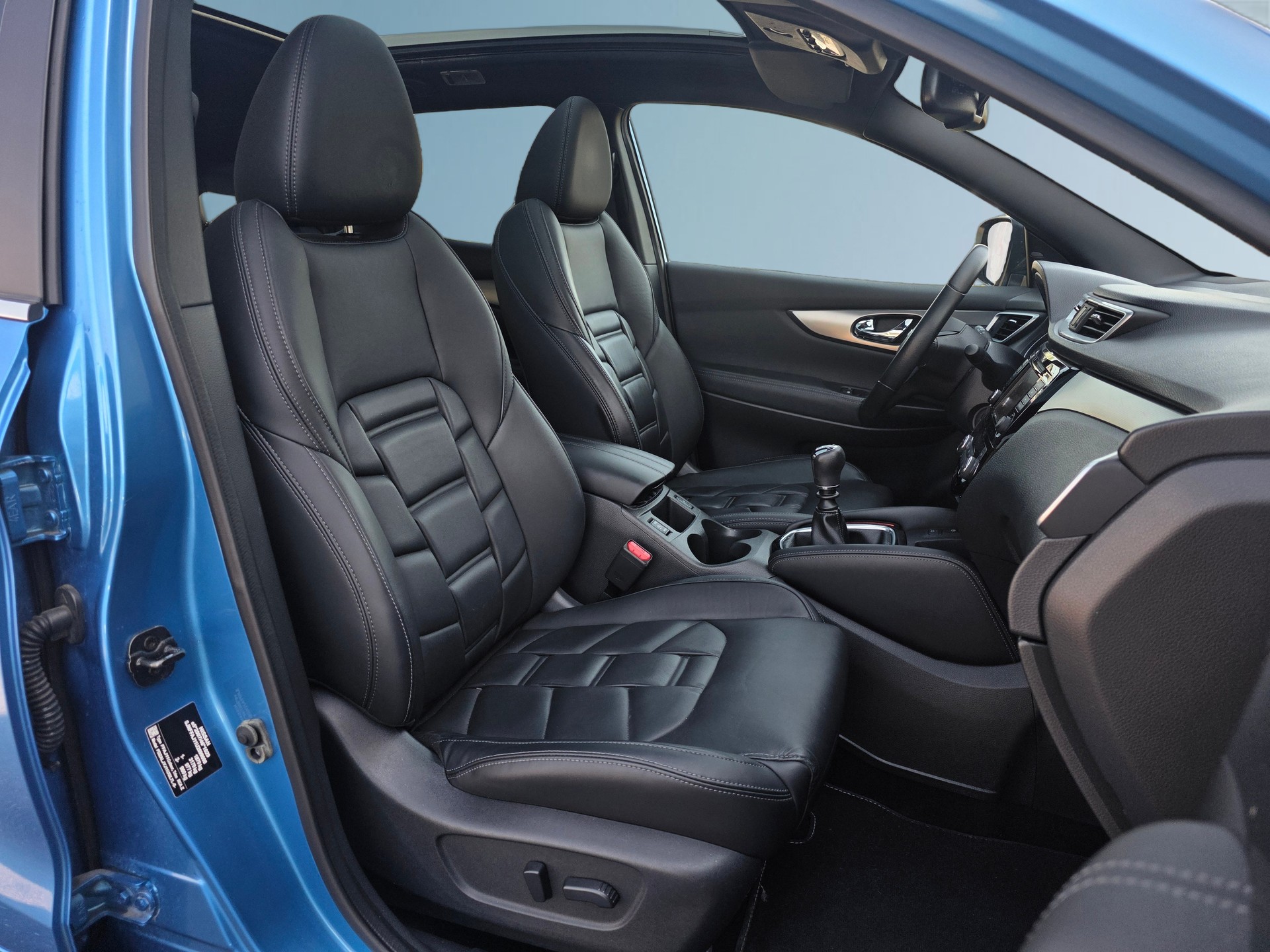 NISSAN Qashqai 1.3 DIG-T MHEV Visia * Vollausstattung * Anhängerkupplung * Panoramadach *-image-20