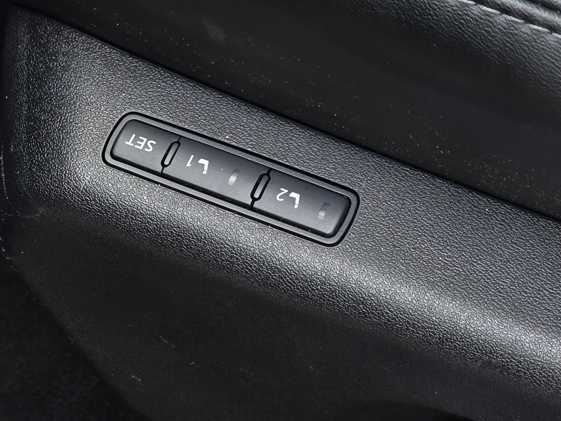 NISSAN Qashqai 1.3 DIG-T MHEV Visia * Vollausstattung * Anhängerkupplung * Panoramadach *-image-18
