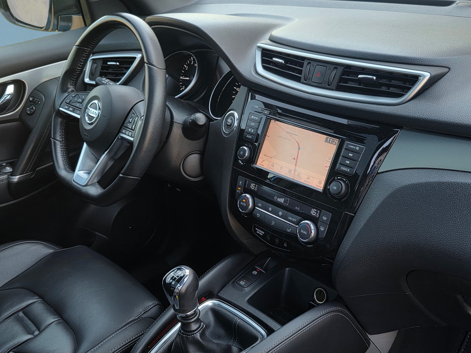 NISSAN Qashqai 1.3 DIG-T MHEV Visia * Vollausstattung * Anhängerkupplung * Panoramadach *-image-22