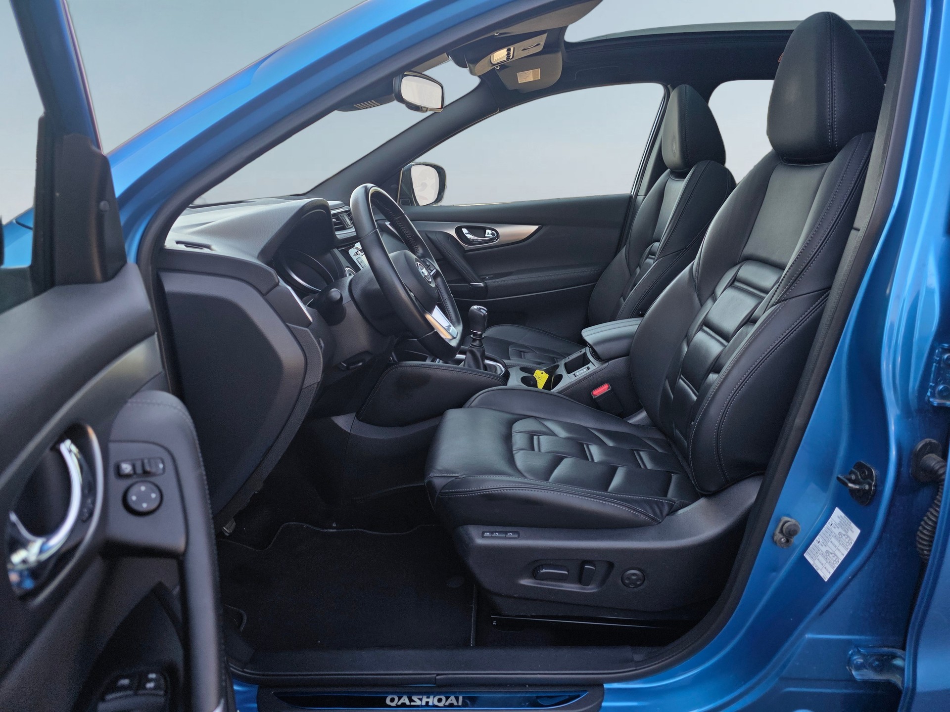 NISSAN Qashqai 1.3 DIG-T MHEV Visia * Vollausstattung * Anhängerkupplung * Panoramadach *-image-8