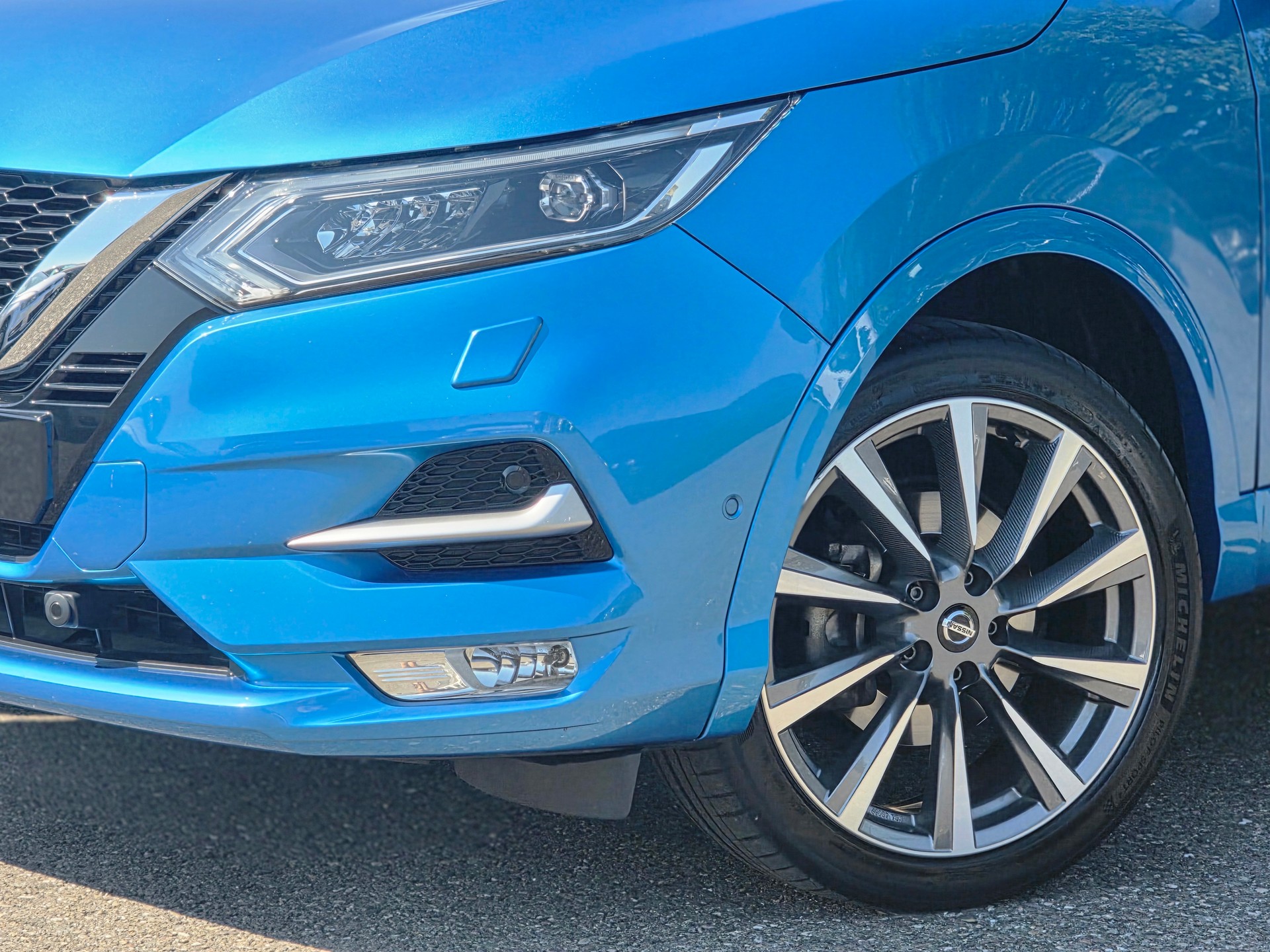 NISSAN Qashqai 1.3 DIG-T MHEV Visia * Vollausstattung * Anhängerkupplung * Panoramadach *-showroom-element-1