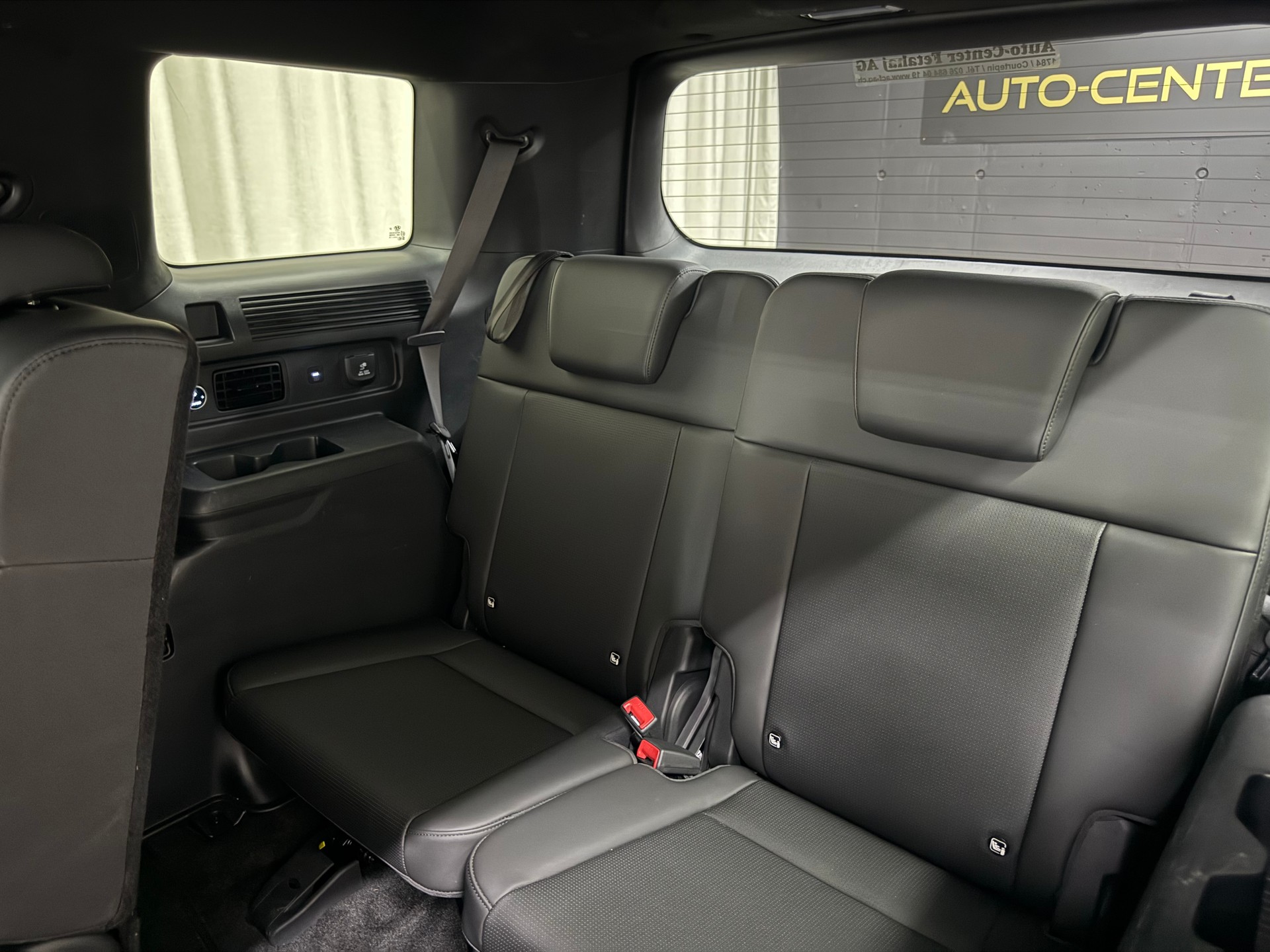 HYUNDAI Santa Fe 1.6 T-GDi PHEV Calligraphy 4WD Automatic-image-9