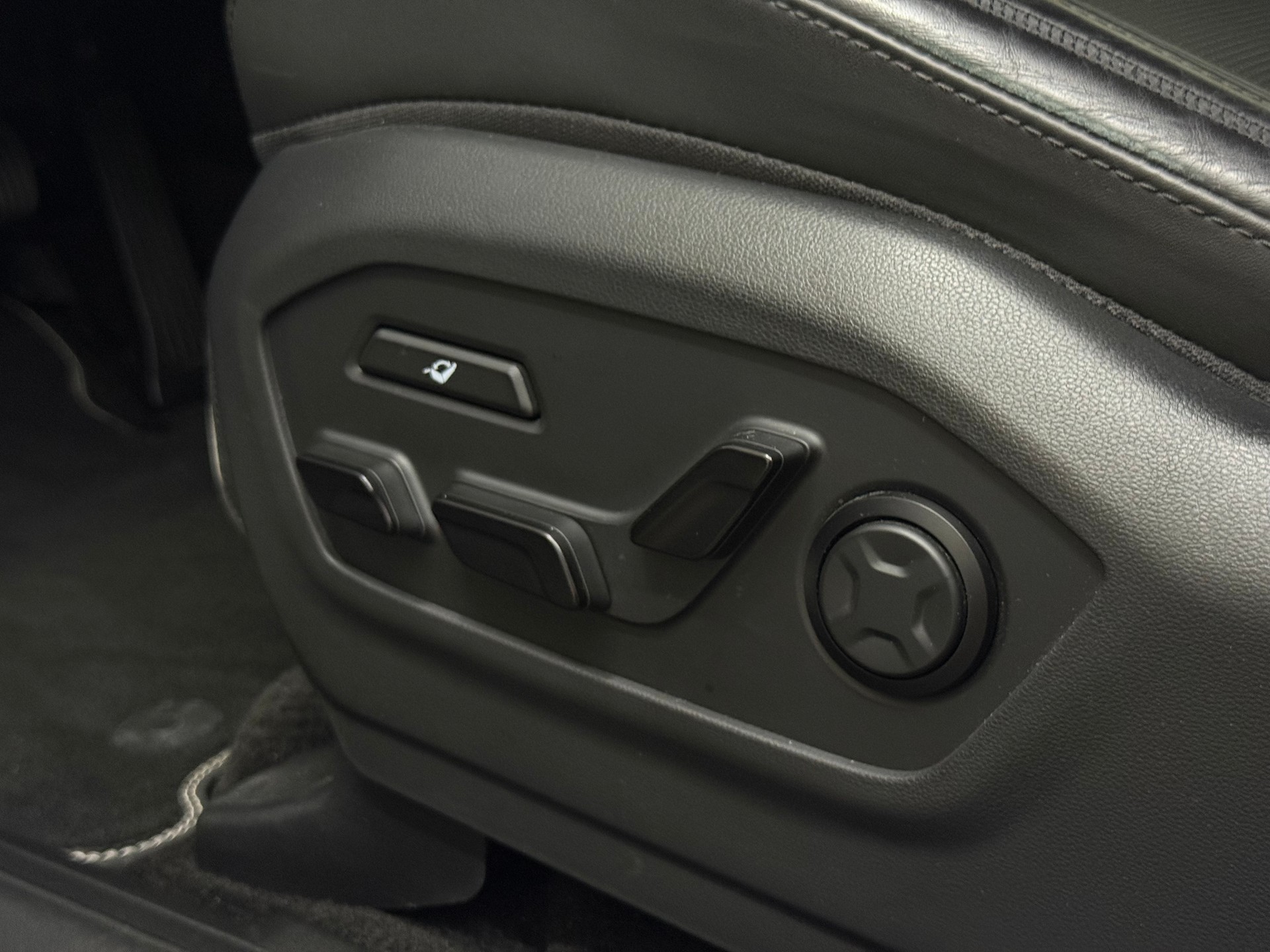 HYUNDAI Santa Fe 1.6 T-GDi PHEV Calligraphy 4WD Automatic-image-13