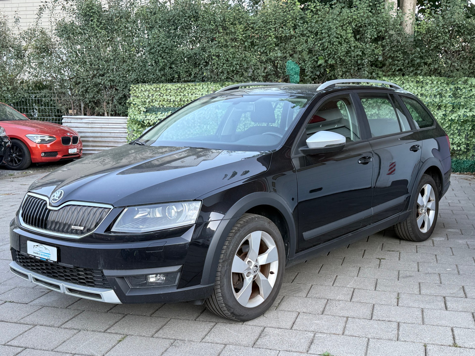 SKODA Octavia Combi 2.0 TDI Scout 4x4-image-2