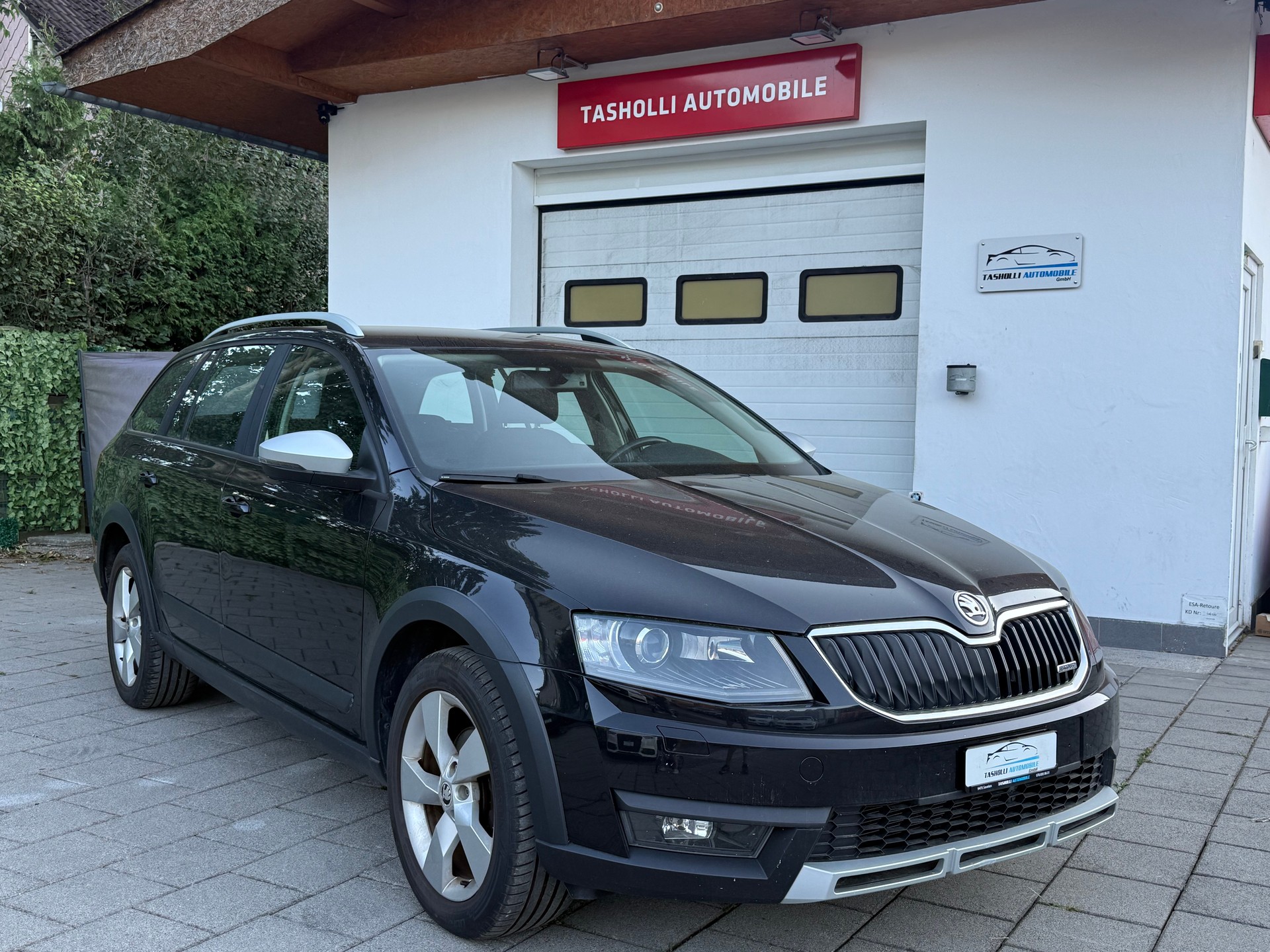 SKODA Octavia Combi 2.0 TDI Scout 4x4-image-0