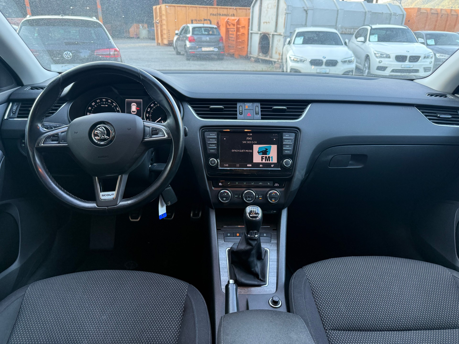 SKODA Octavia Combi 2.0 TDI Scout 4x4-image-11