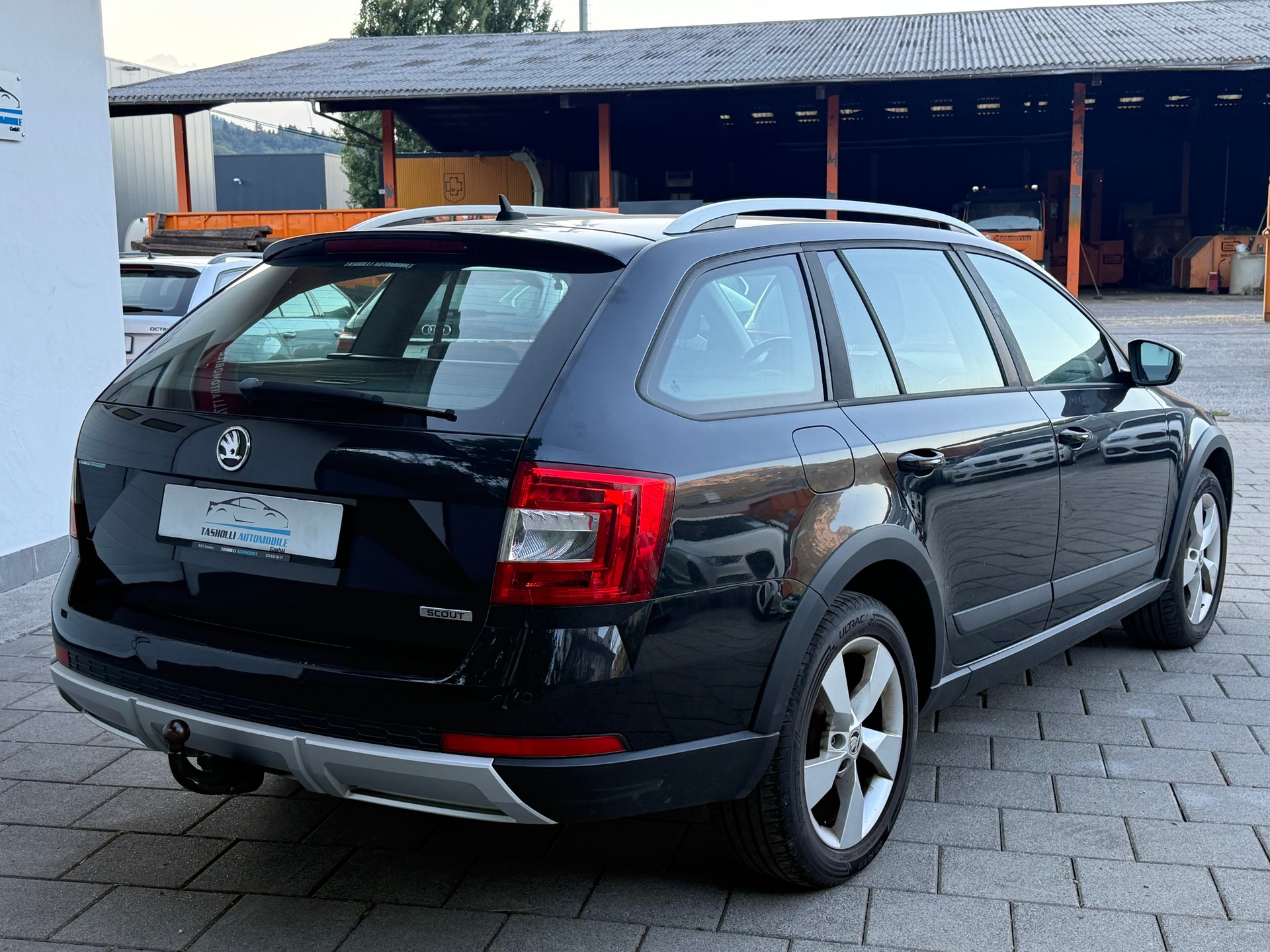 SKODA Octavia Combi 2.0 TDI Scout 4x4-image-6