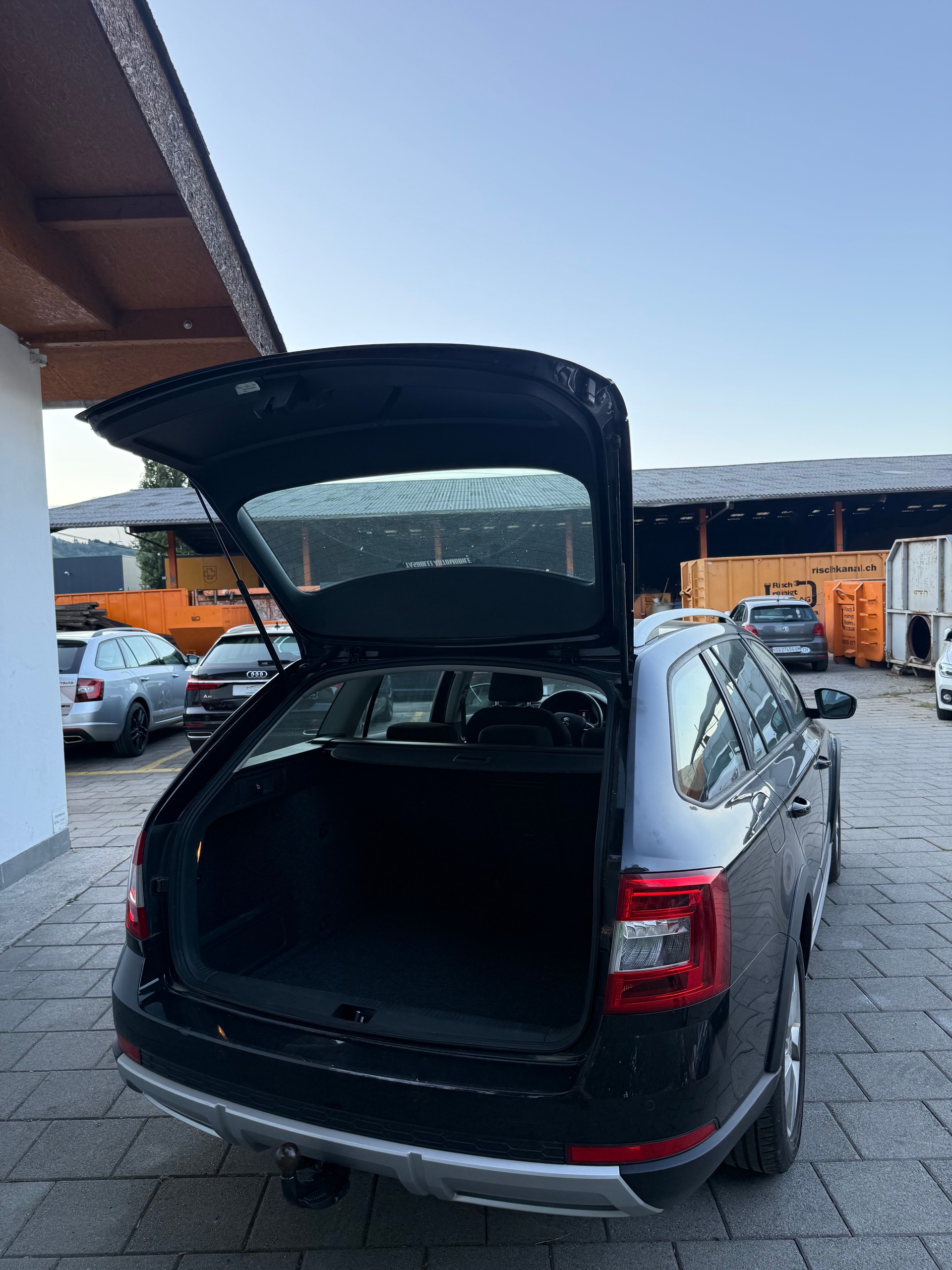 SKODA Octavia Combi 2.0 TDI Scout 4x4-image-5