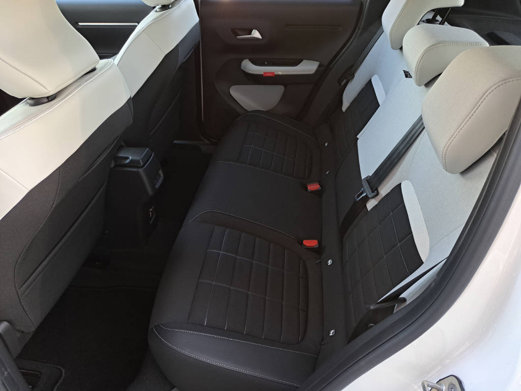 CITROEN C3 1.2 Hybrid Max 110cv autom. (pack hiver)-image-9