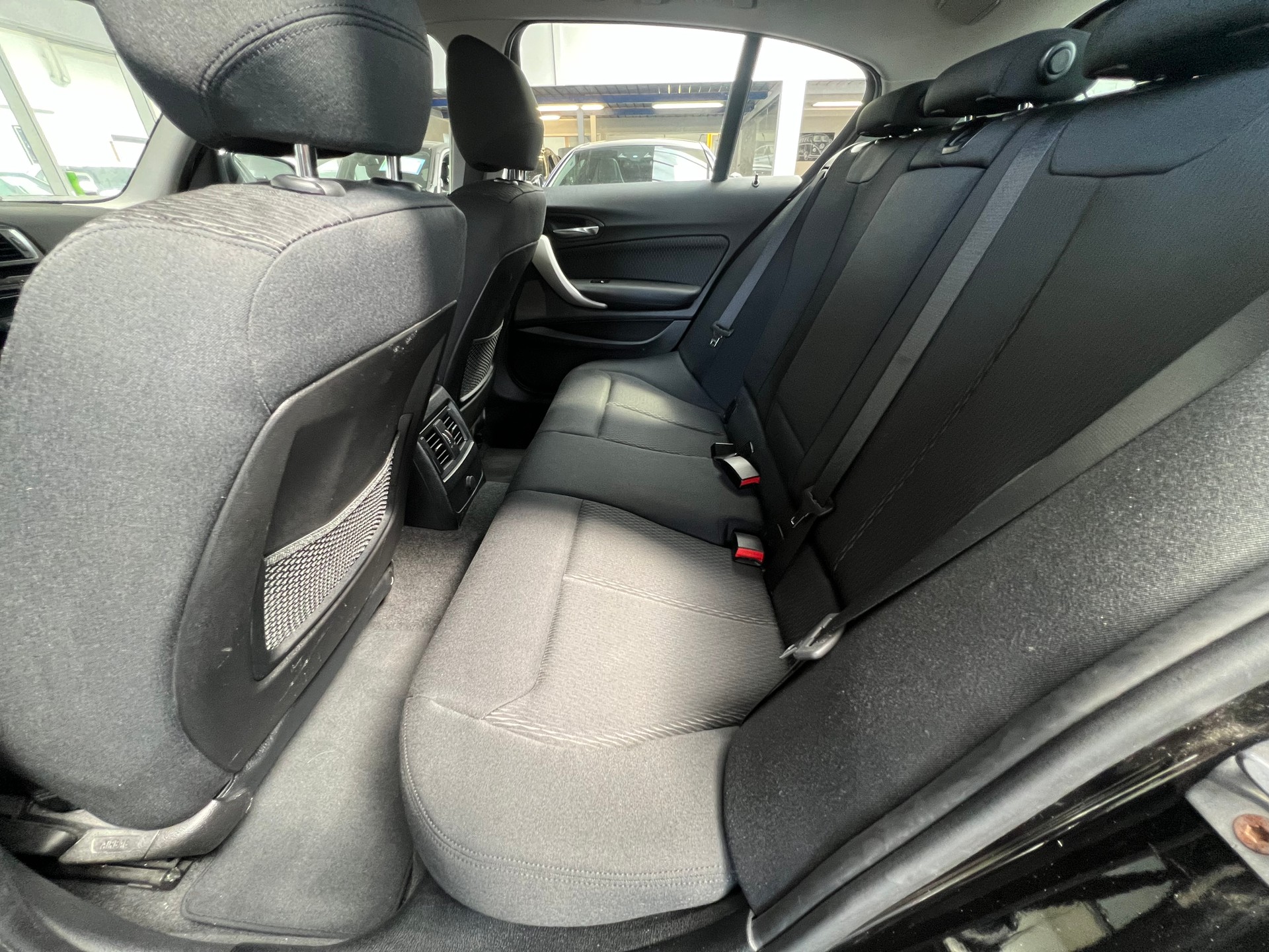 BMW 118i-image-9