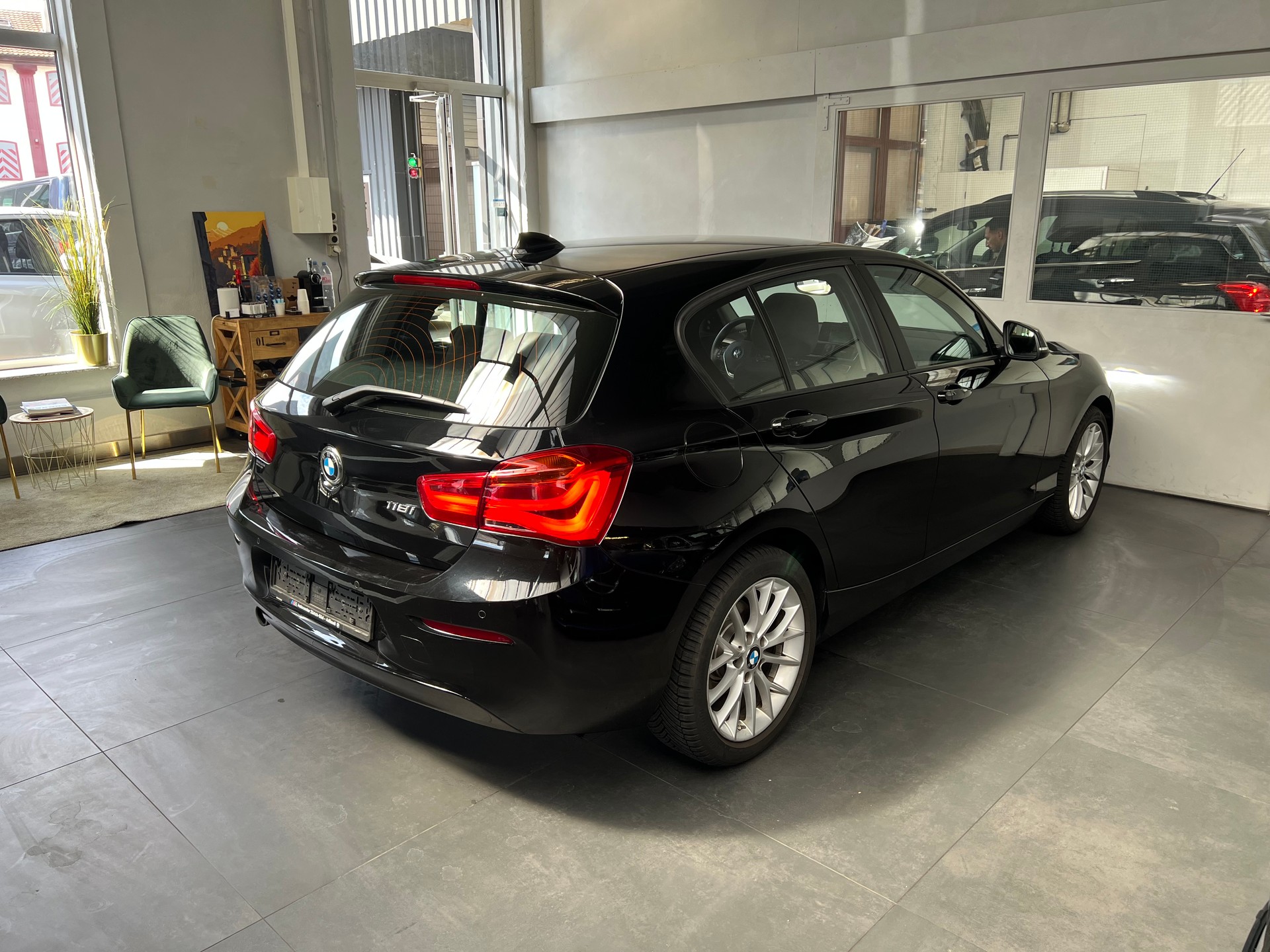 BMW 118i-image-3