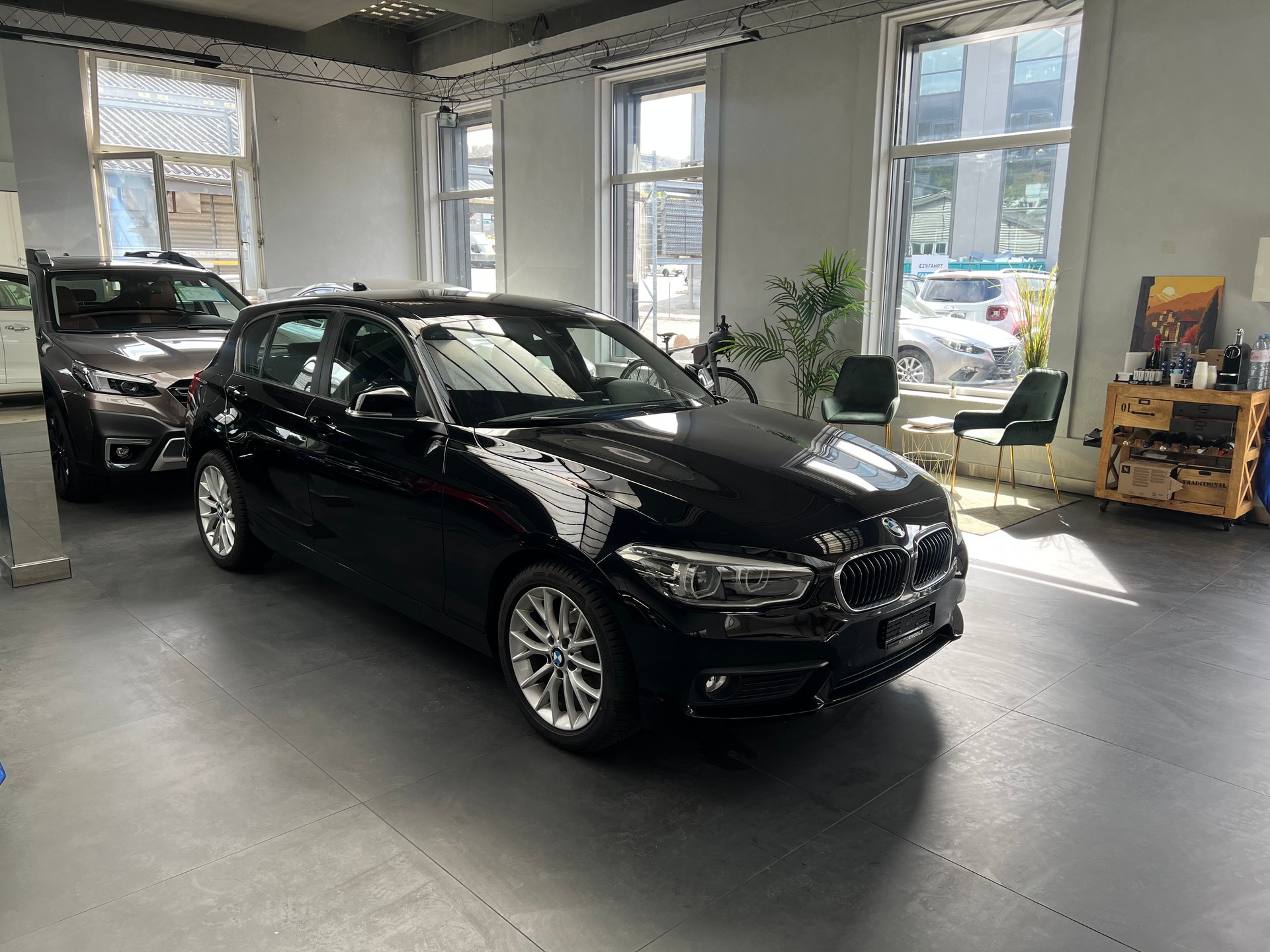 BMW 118i-image-2