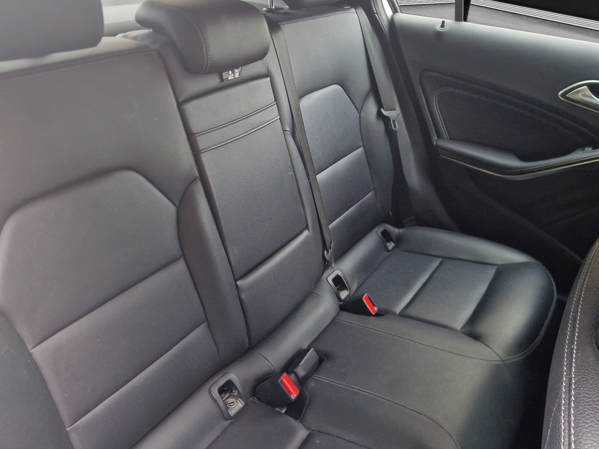 MERCEDES-BENZ A 180 CDI BlueEfficiency Edition-image-12