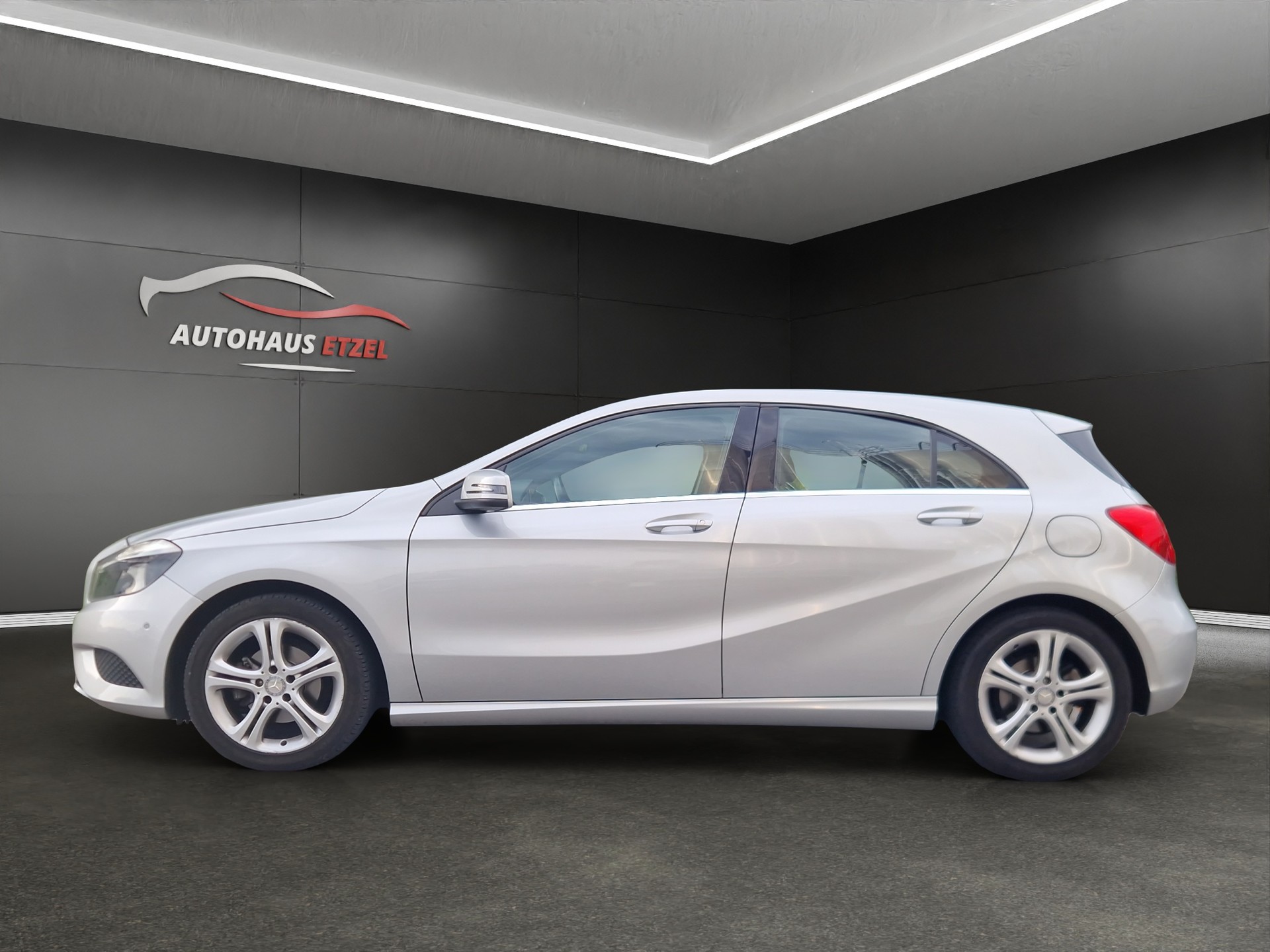 MERCEDES-BENZ A 180 CDI BlueEfficiency Edition-image-1