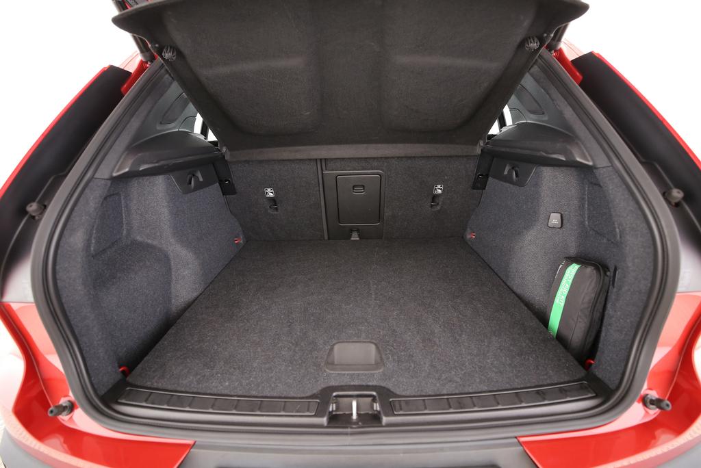 VOLVO XC40 1.5 T4 PiH Ultimate Dark-image-11
