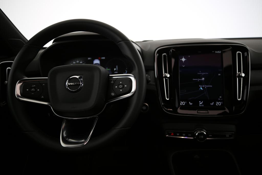 VOLVO XC40 1.5 T4 PiH Ultimate Dark-image-5