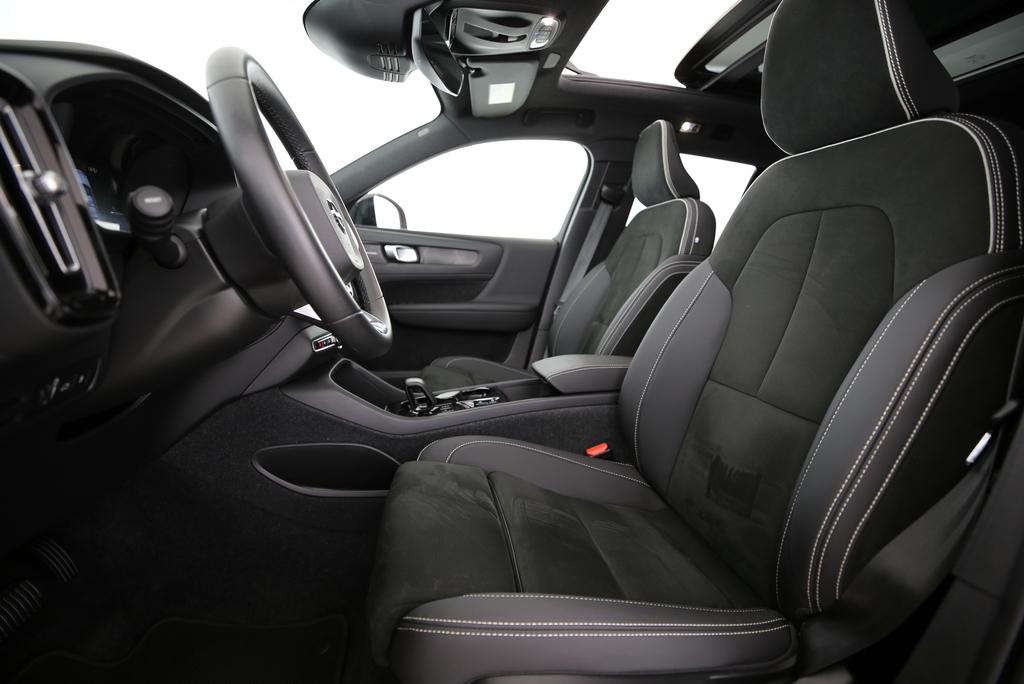 VOLVO XC40 1.5 T4 PiH Ultimate Dark-image-4