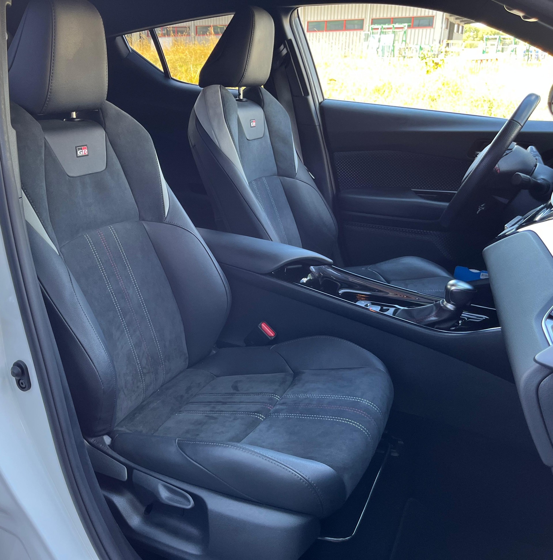 TOYOTA C-HR 2.0 HSD CVT GR Sport-image-11