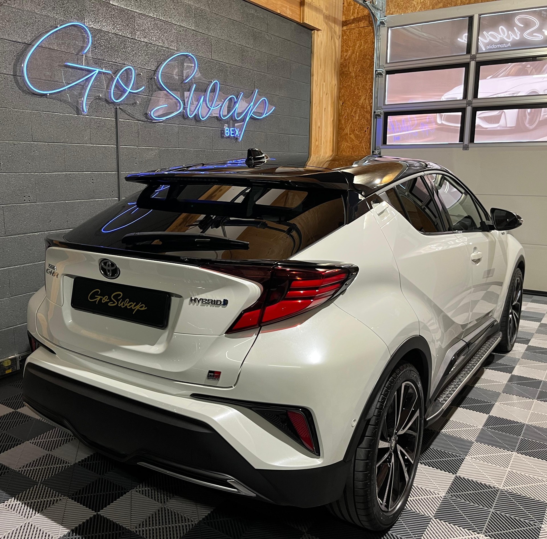 TOYOTA C-HR 2.0 HSD CVT GR Sport-image-3