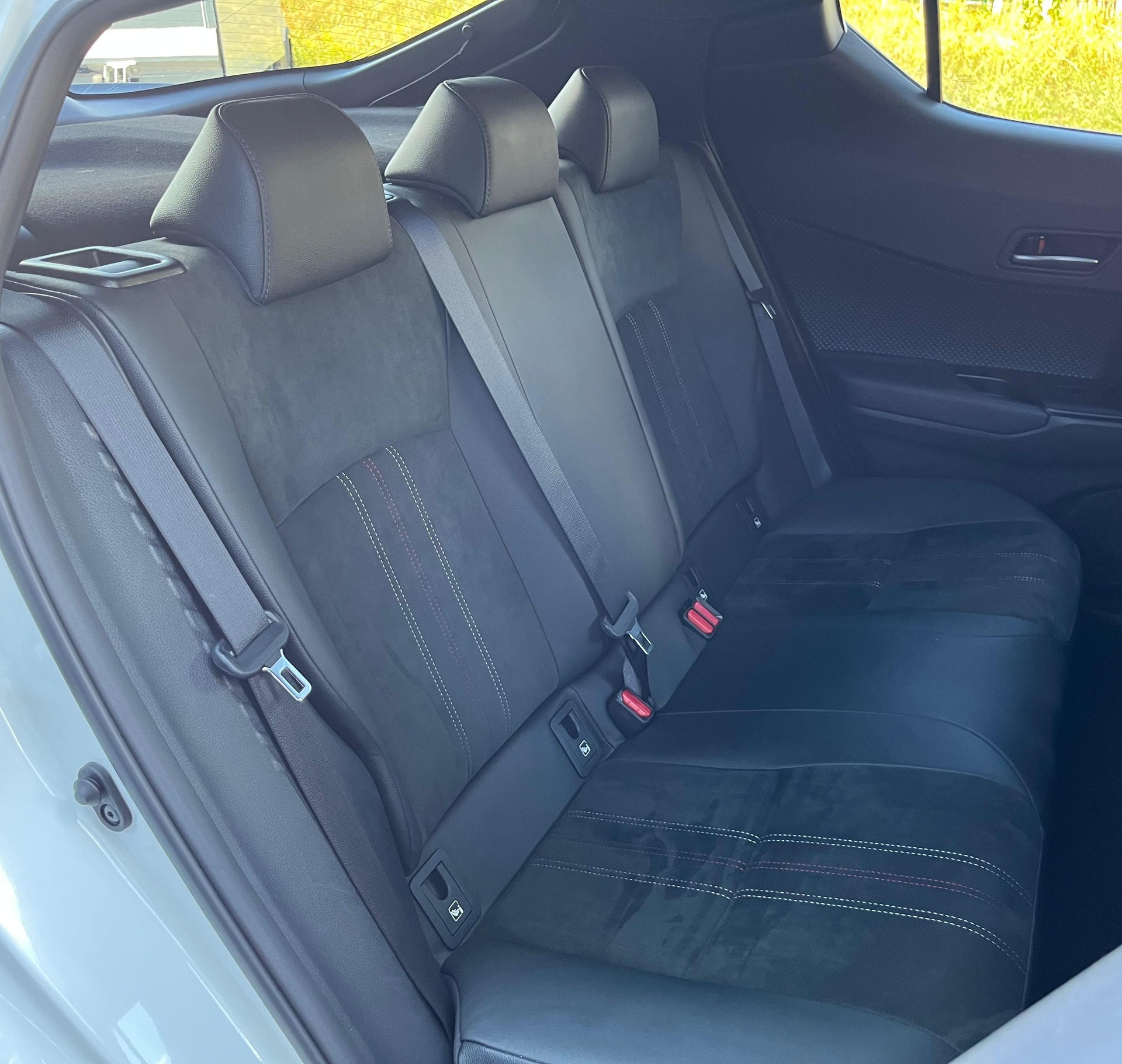 TOYOTA C-HR 2.0 HSD CVT GR Sport-image-12