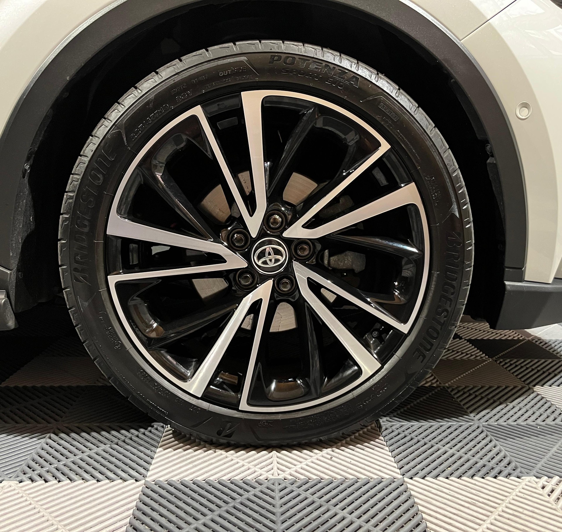 TOYOTA C-HR 2.0 HSD CVT GR Sport-image-20