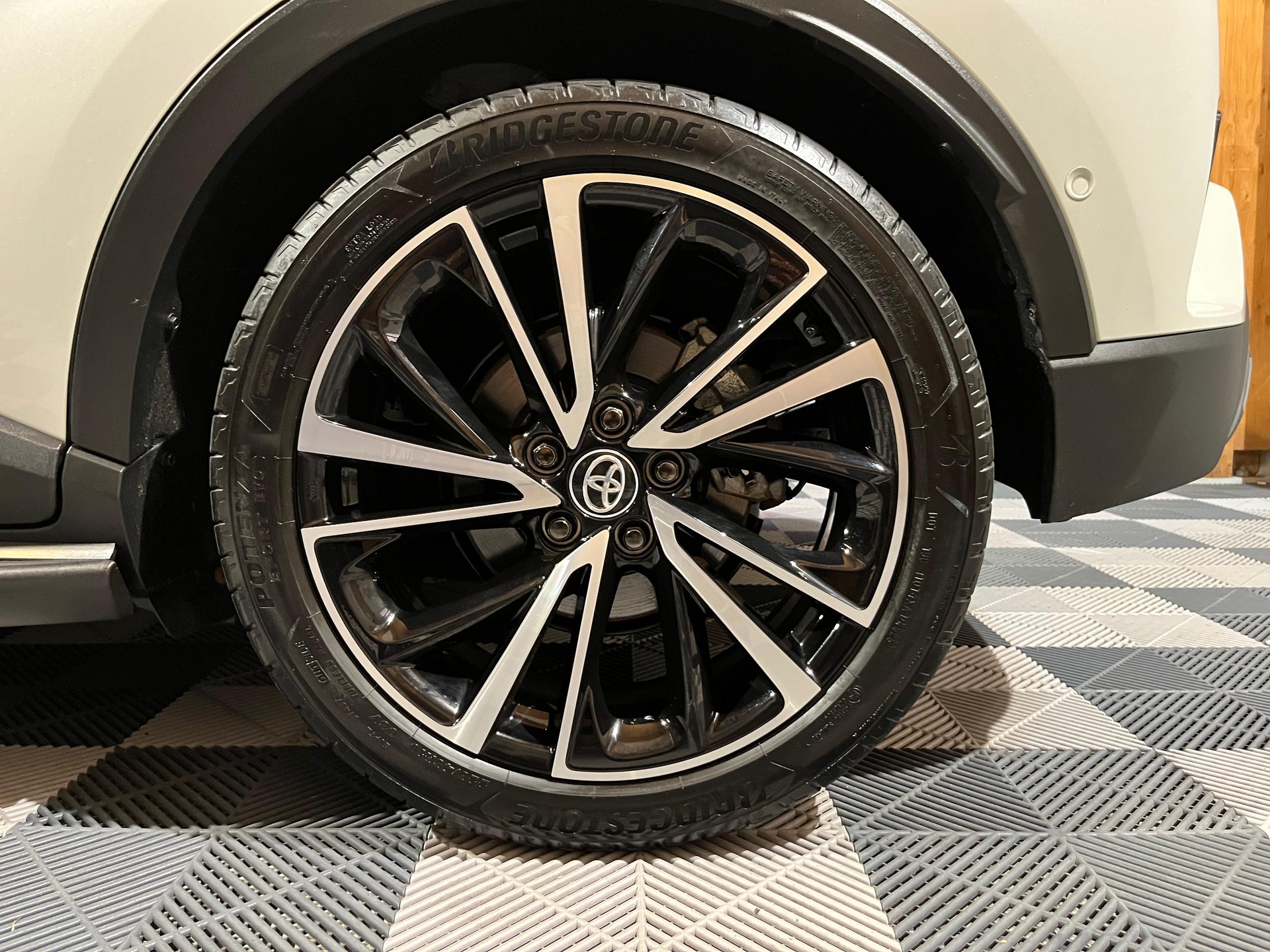 TOYOTA C-HR 2.0 HSD CVT GR Sport-image-19