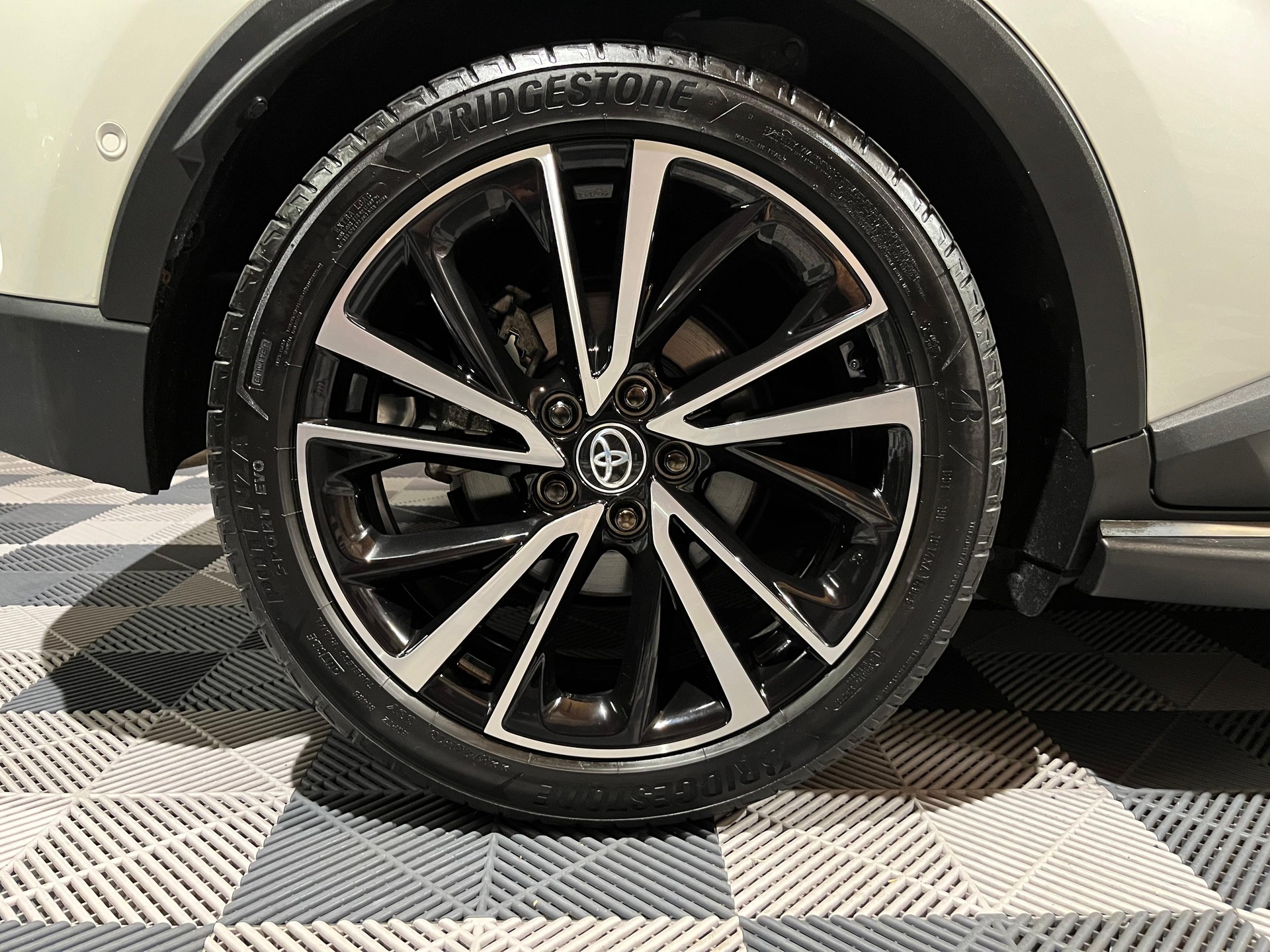 TOYOTA C-HR 2.0 HSD CVT GR Sport-image-22