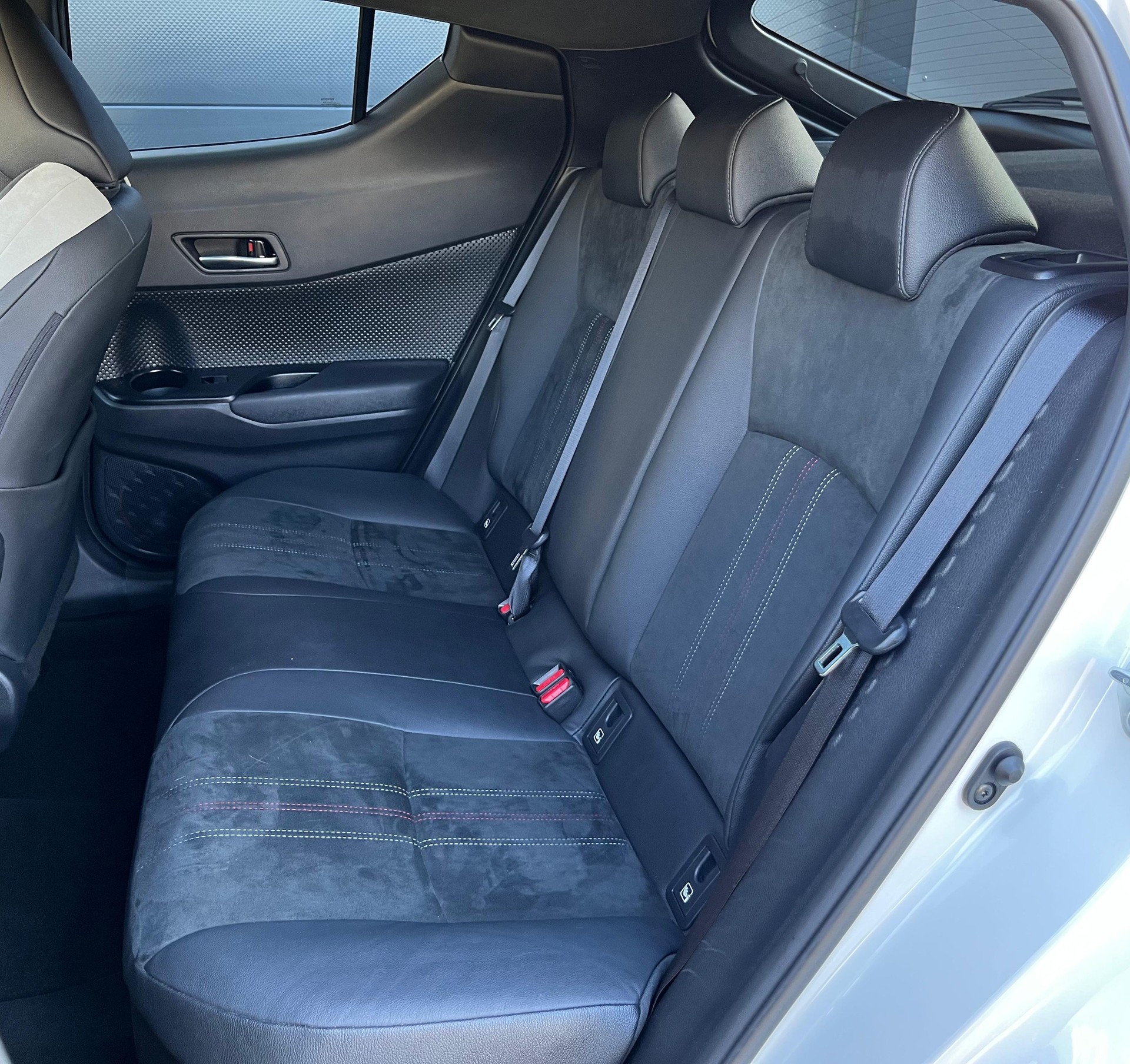 TOYOTA C-HR 2.0 HSD CVT GR Sport-image-10