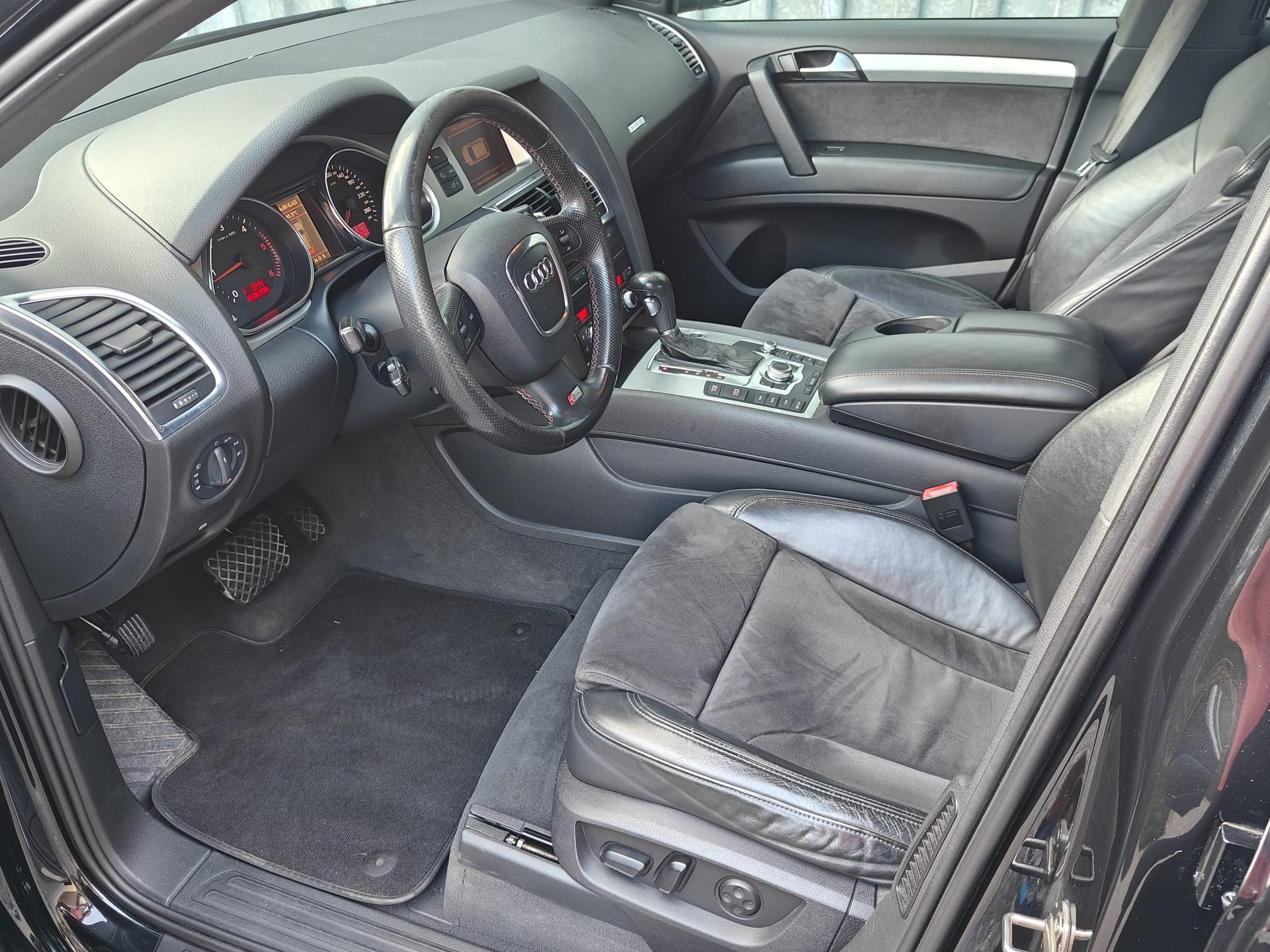 AUDI Q7 3.0 TDI quattro tiptronic-image-10