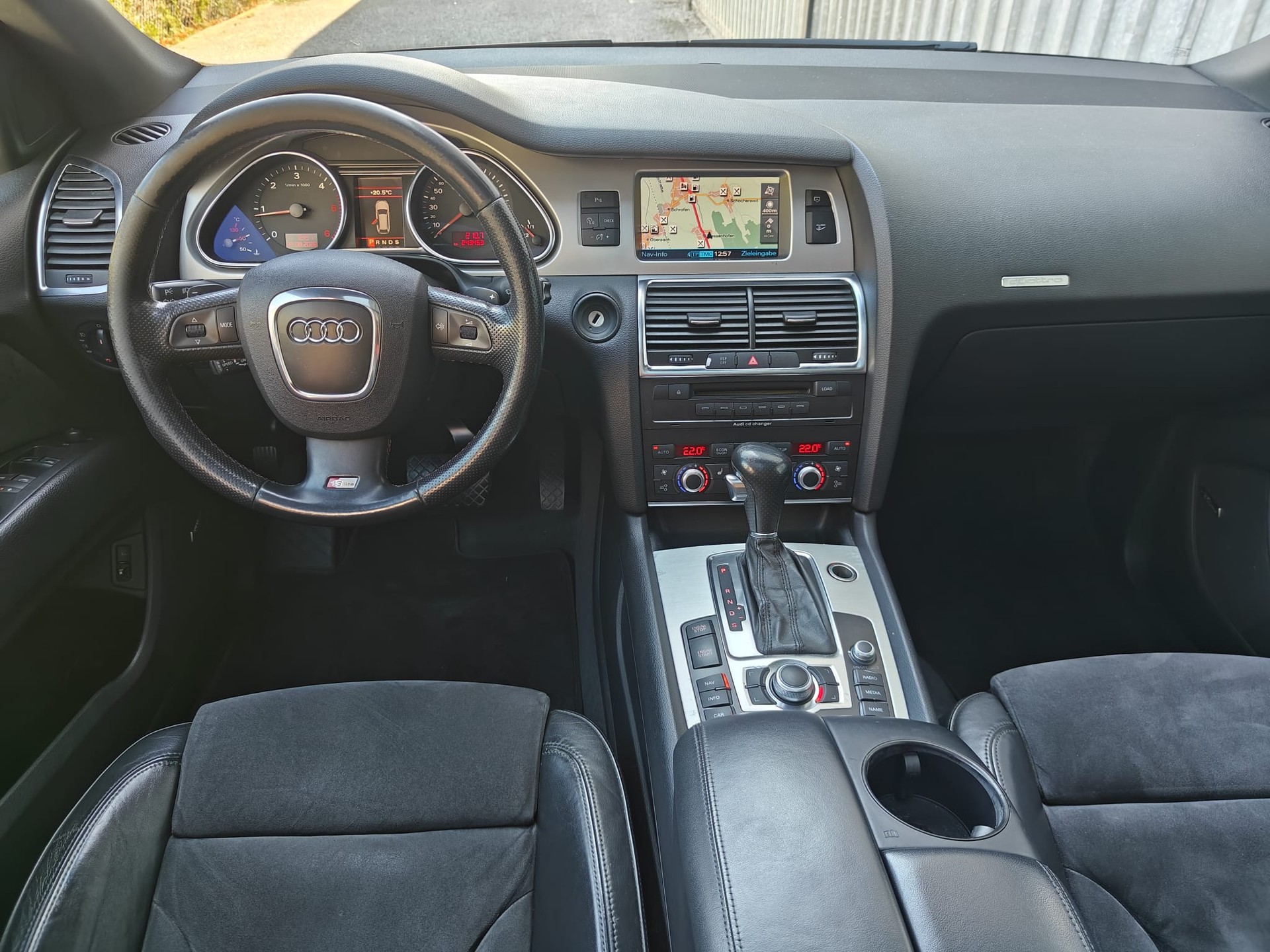 AUDI Q7 3.0 TDI quattro tiptronic-image-8