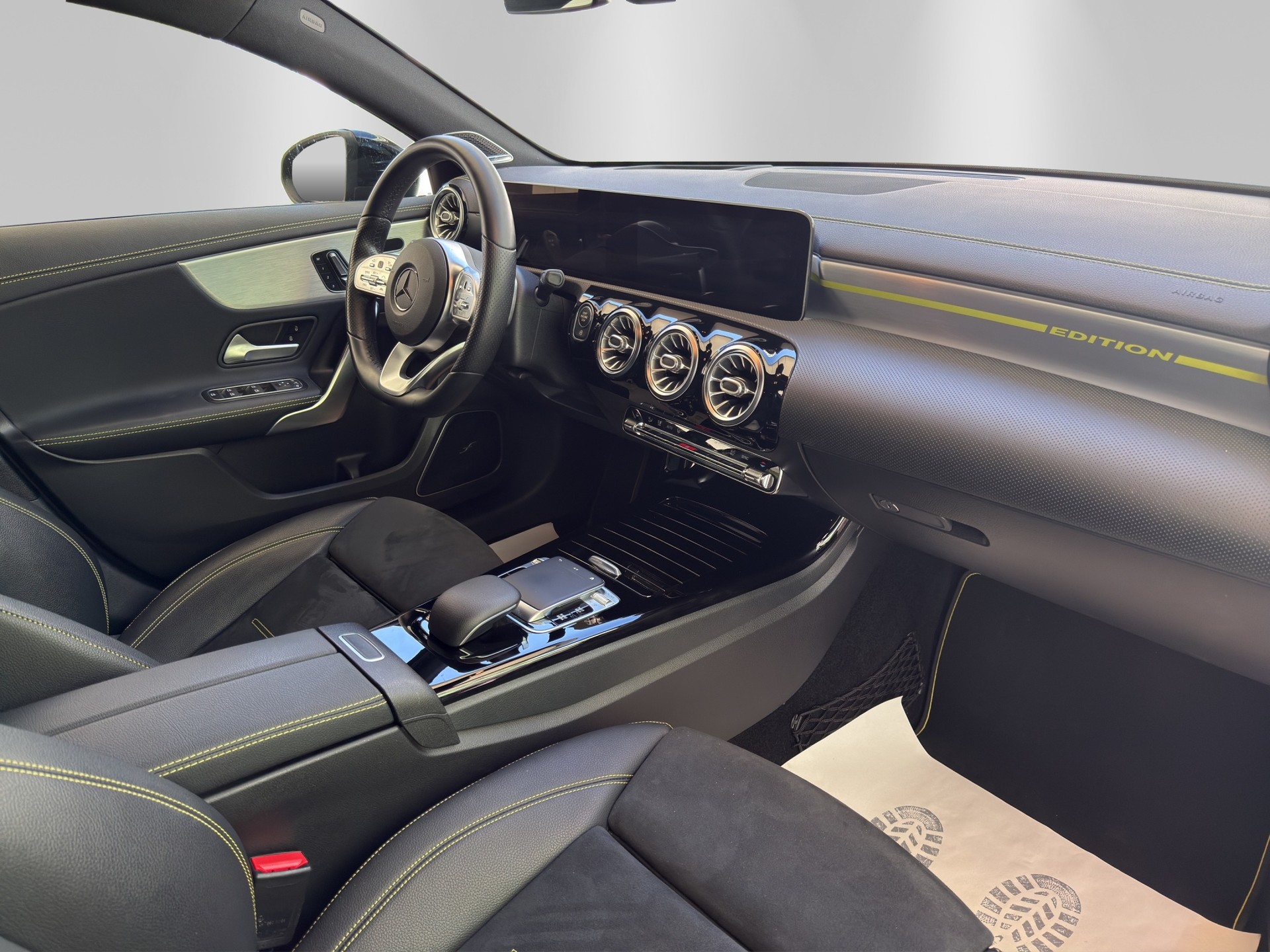 MERCEDES-BENZ A 250 AMG Line 7G-DCT *Edition One*-image-12