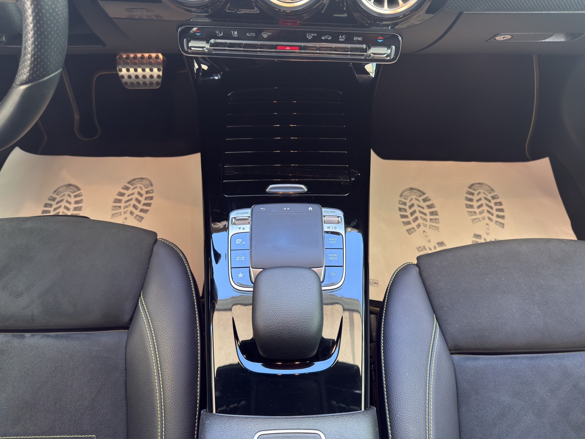 MERCEDES-BENZ A 250 AMG Line 7G-DCT *Edition One*-image-10